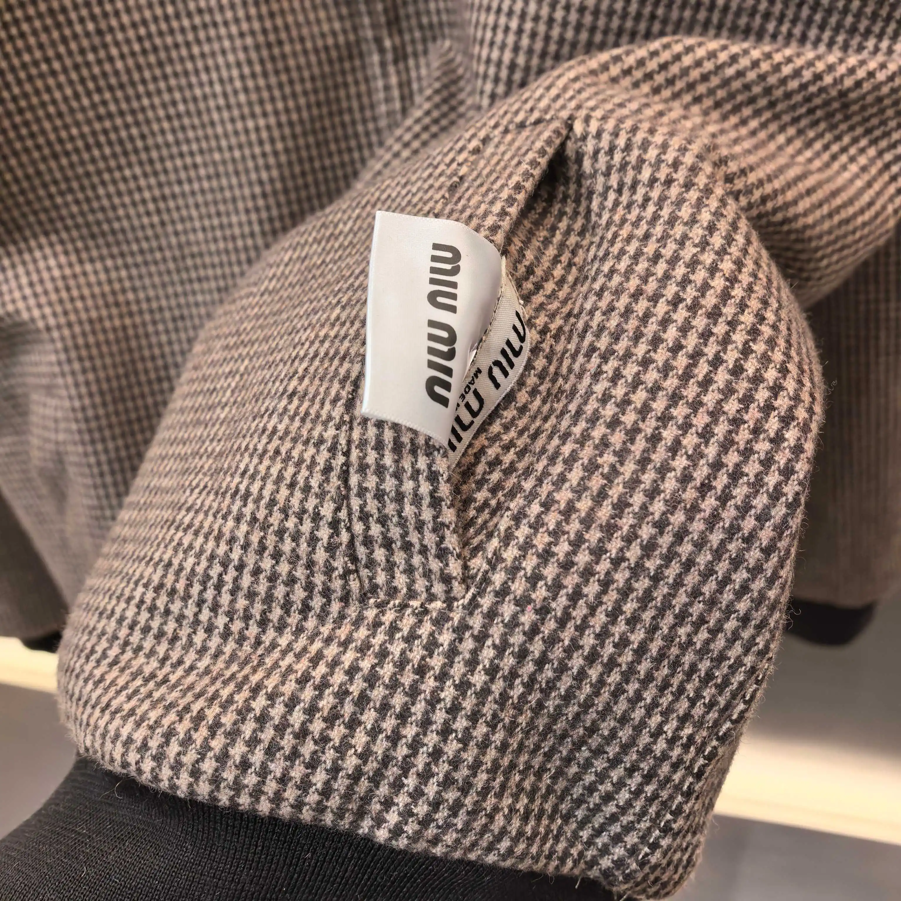 Reversible Houndstooth Cashmere Harrington Jacket D27023849 — view 6