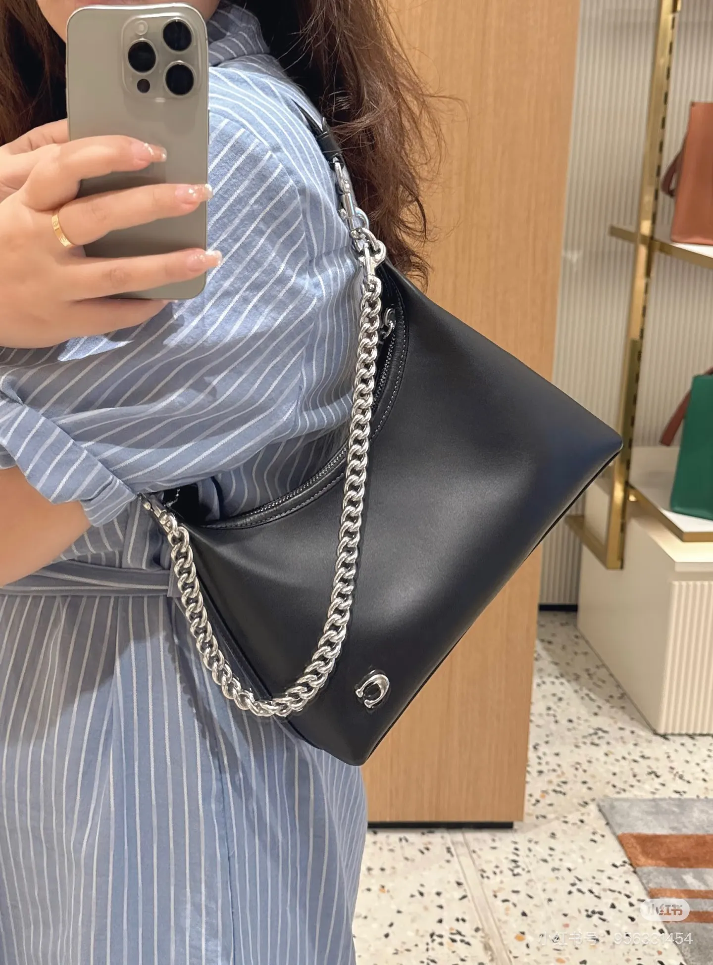 Juliet Leather Shoulder Bag D28017969 — view 3
