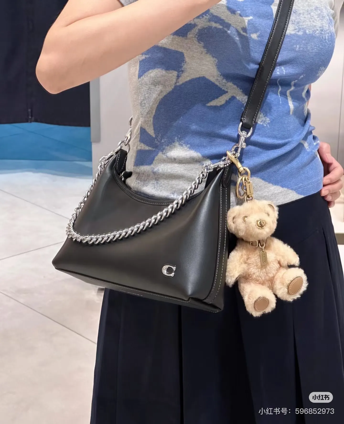 Juliet Leather Shoulder Bag D28017969 — view 4