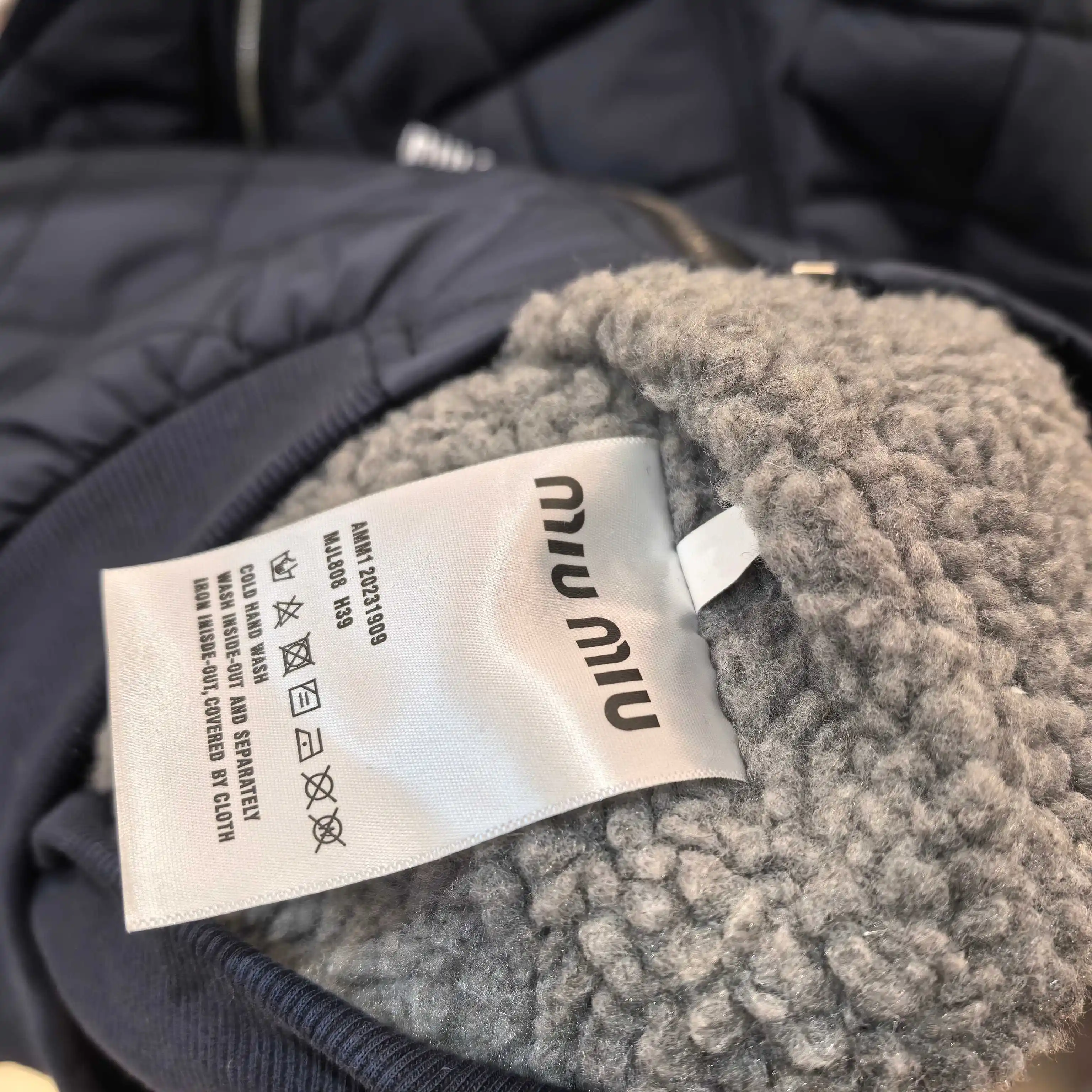 Quilted Shearling-Trimmed Padded Jacket D28023704 — view 7