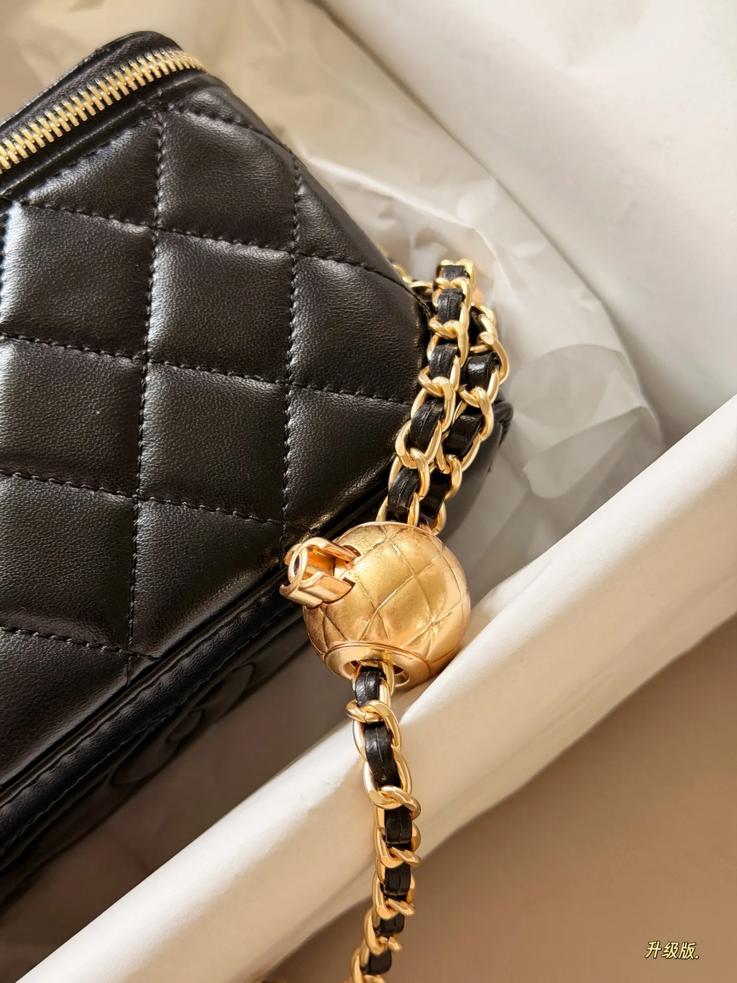Chanel Quilted Vanity Case with Chain D28018310 — view 5