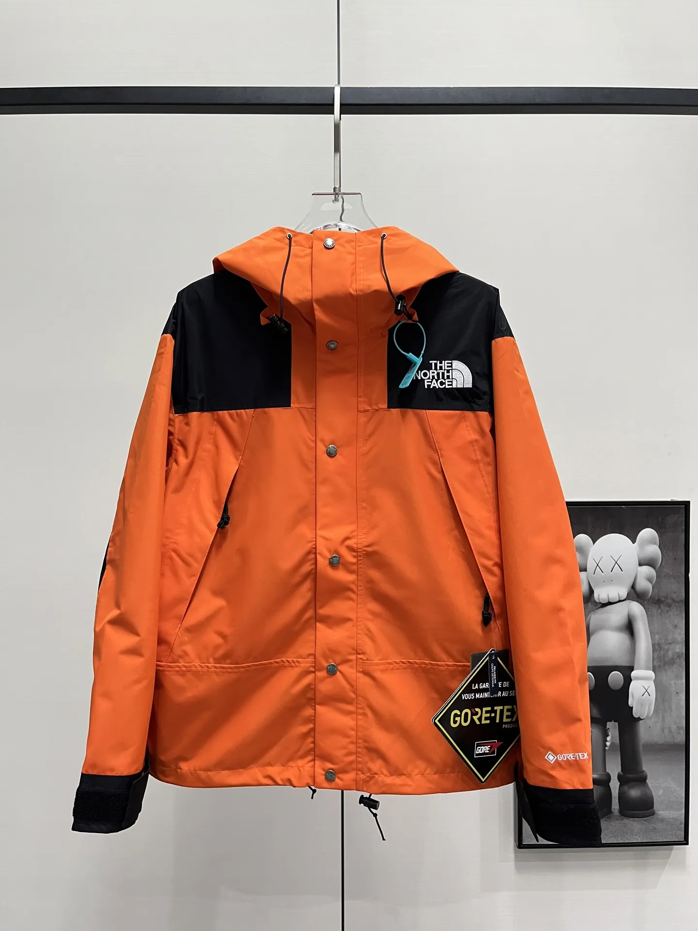 1990 Mountain Jacket Waterproof Shell D28020365