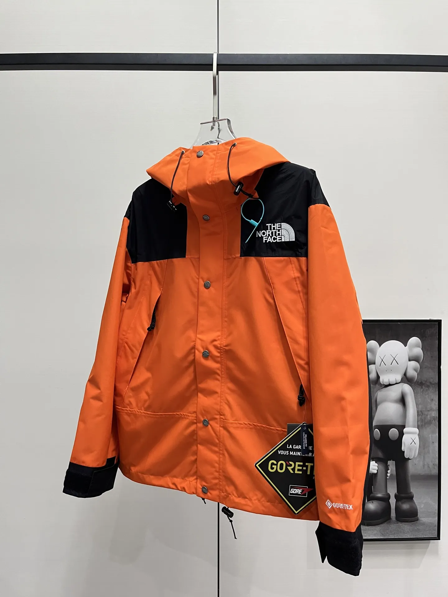 1990 Mountain Jacket Waterproof Shell D28020365 — view 2
