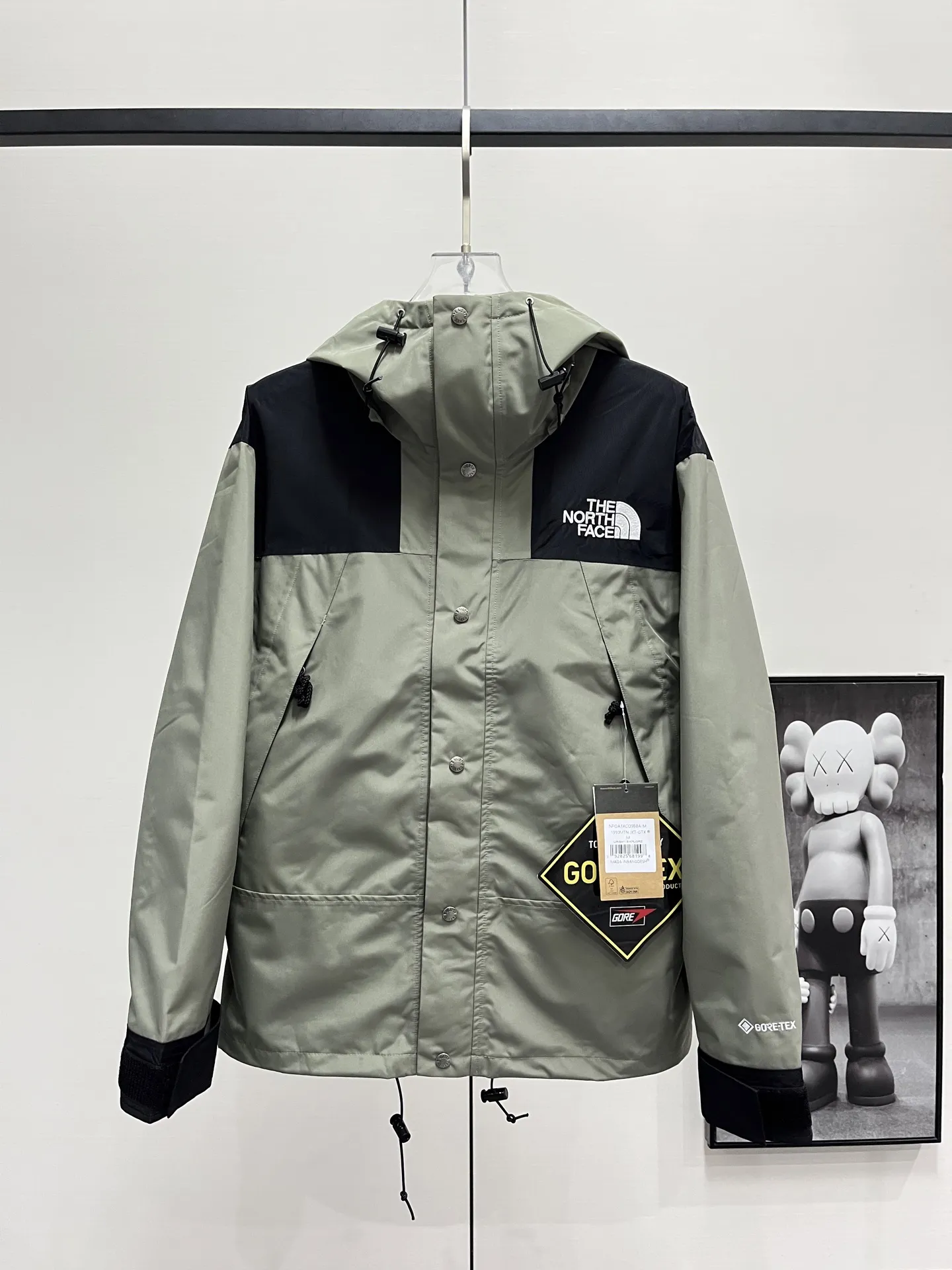 1990 Mountain Jacket GORE-TEX Shell D28020360