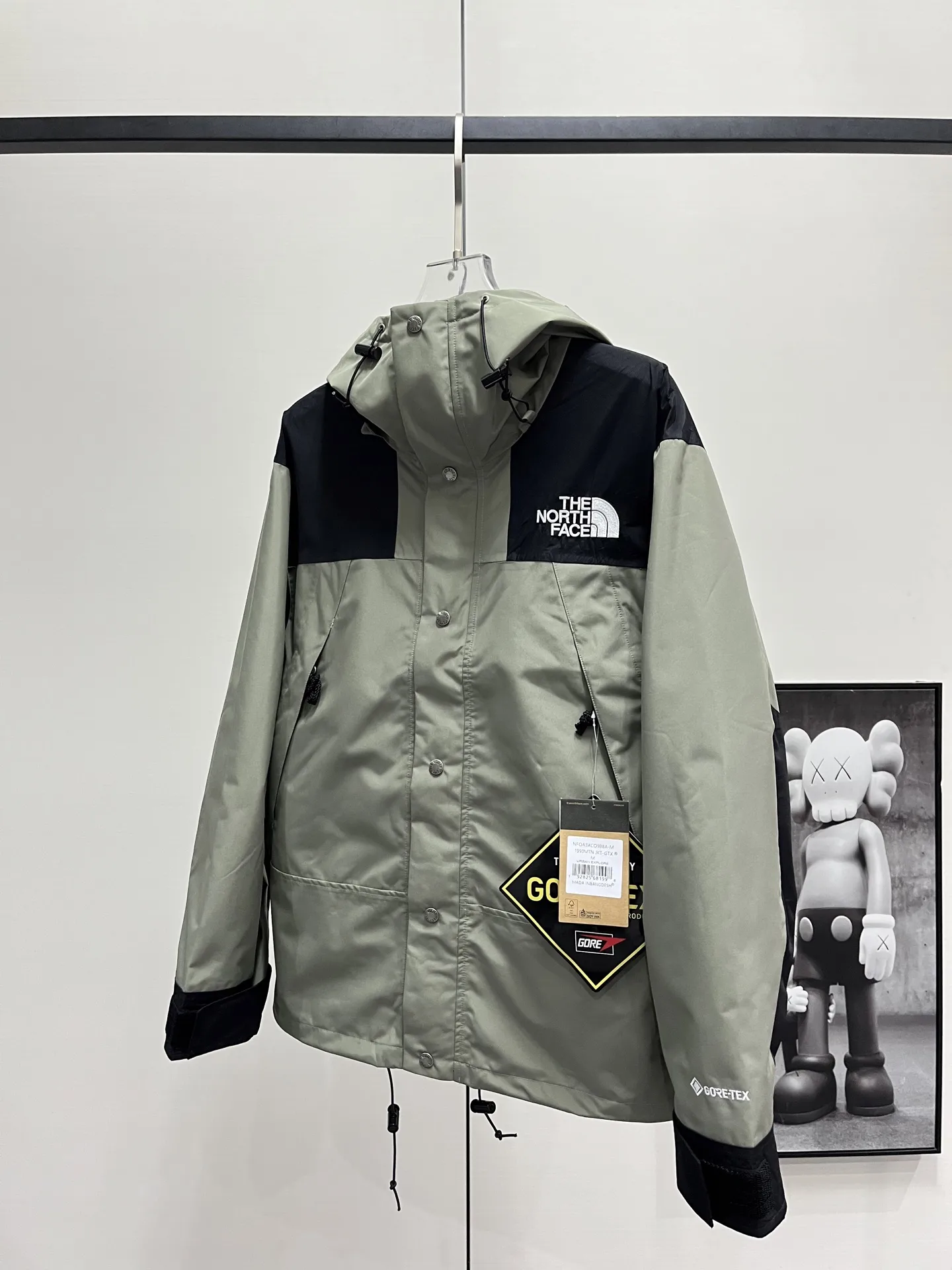 1990 Mountain Jacket GORE-TEX Shell D28020360 — view 2