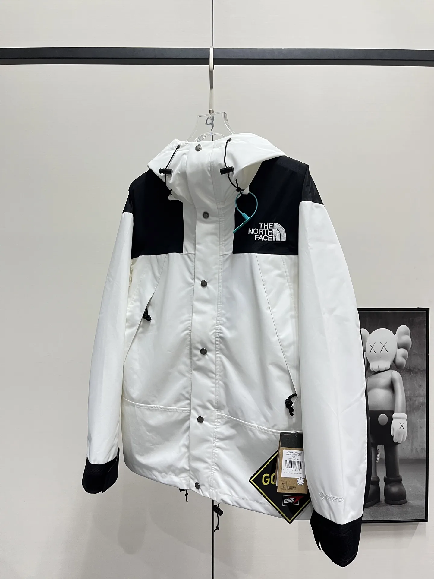 1990 Mountain Jacket Waterproof Shell D28020356 — view 2