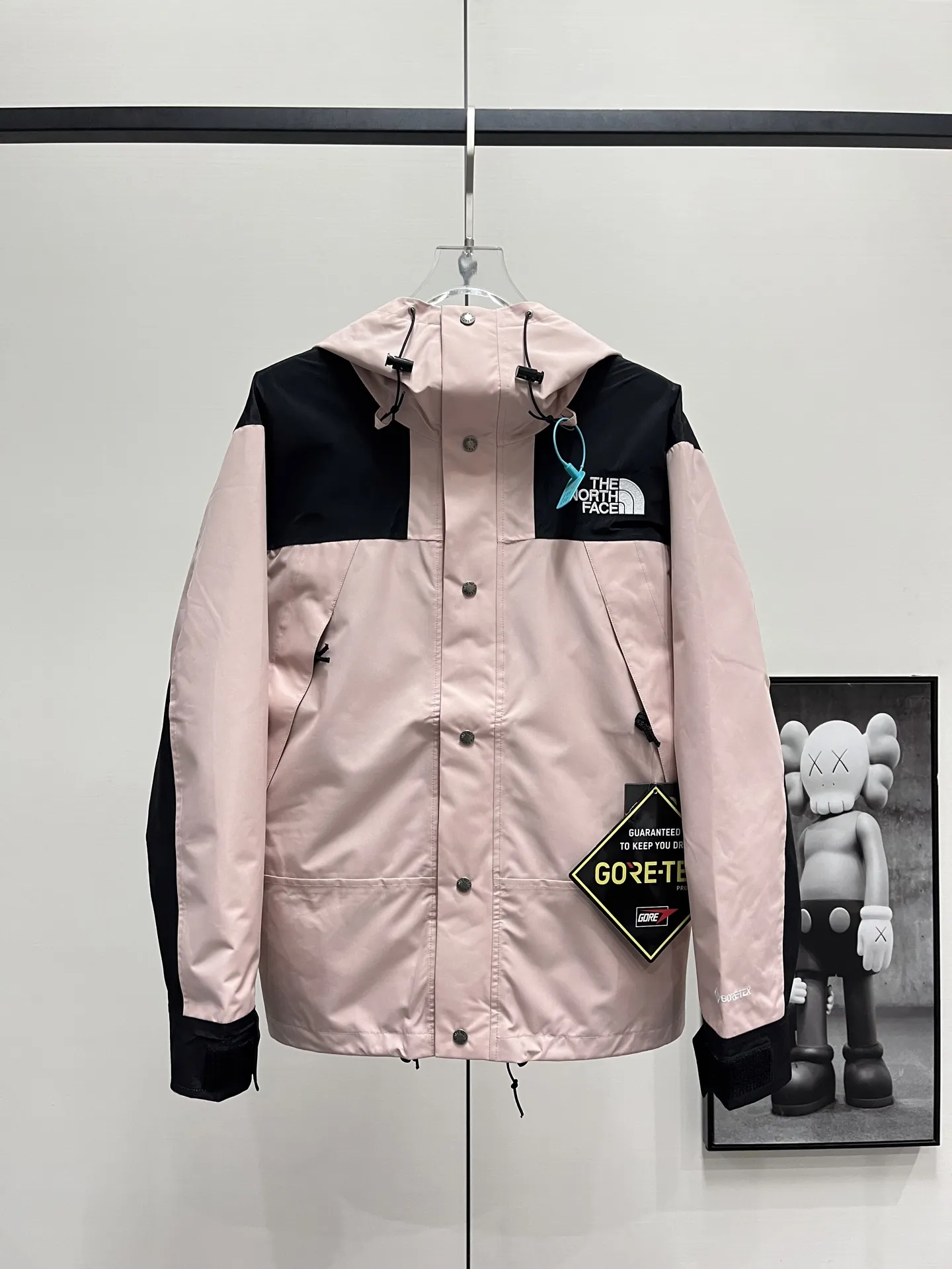 1990 Mountain Jacket Waterproof Shell D28020358