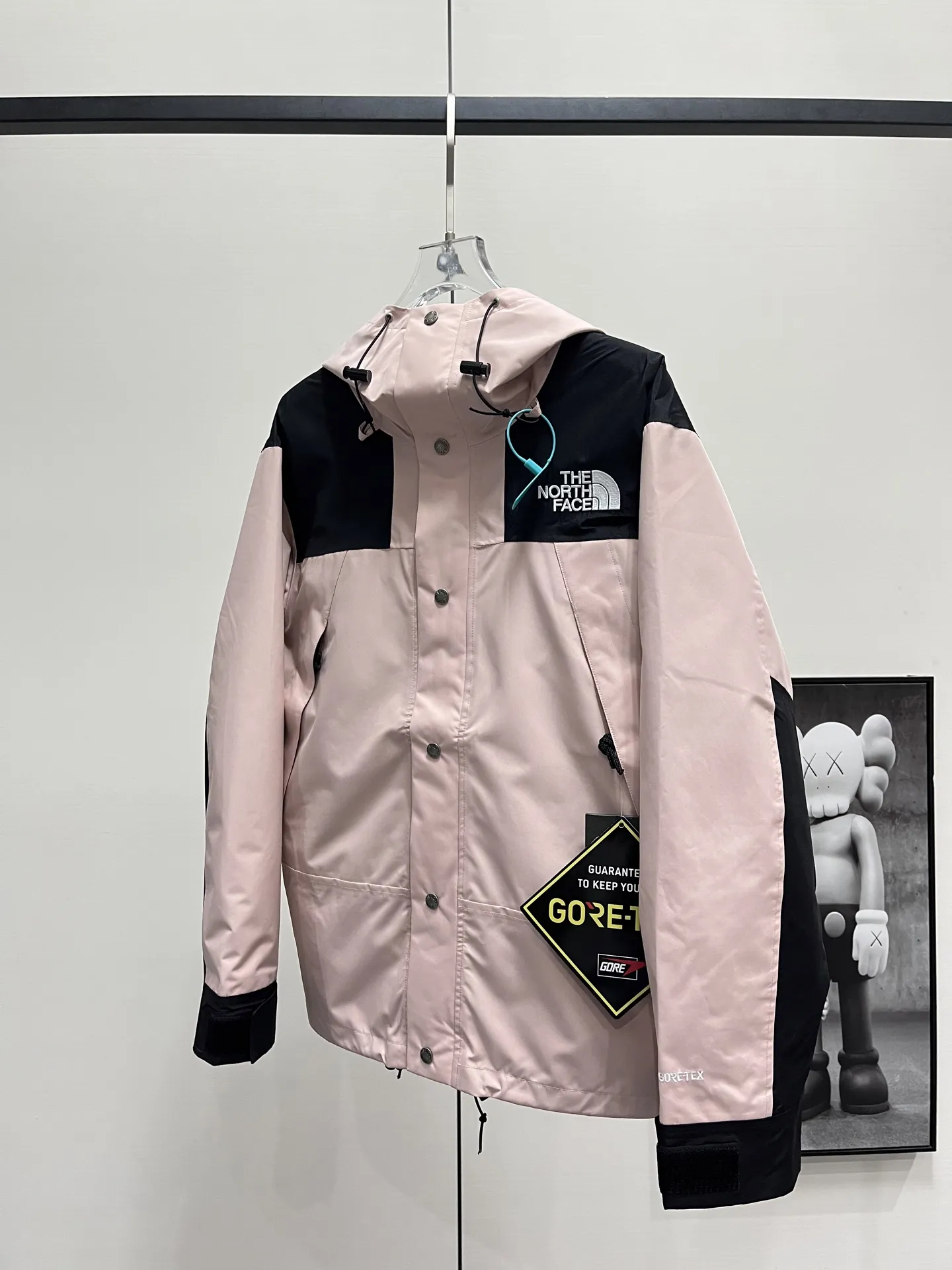 1990 Mountain Jacket Waterproof Shell D28020358 — view 2
