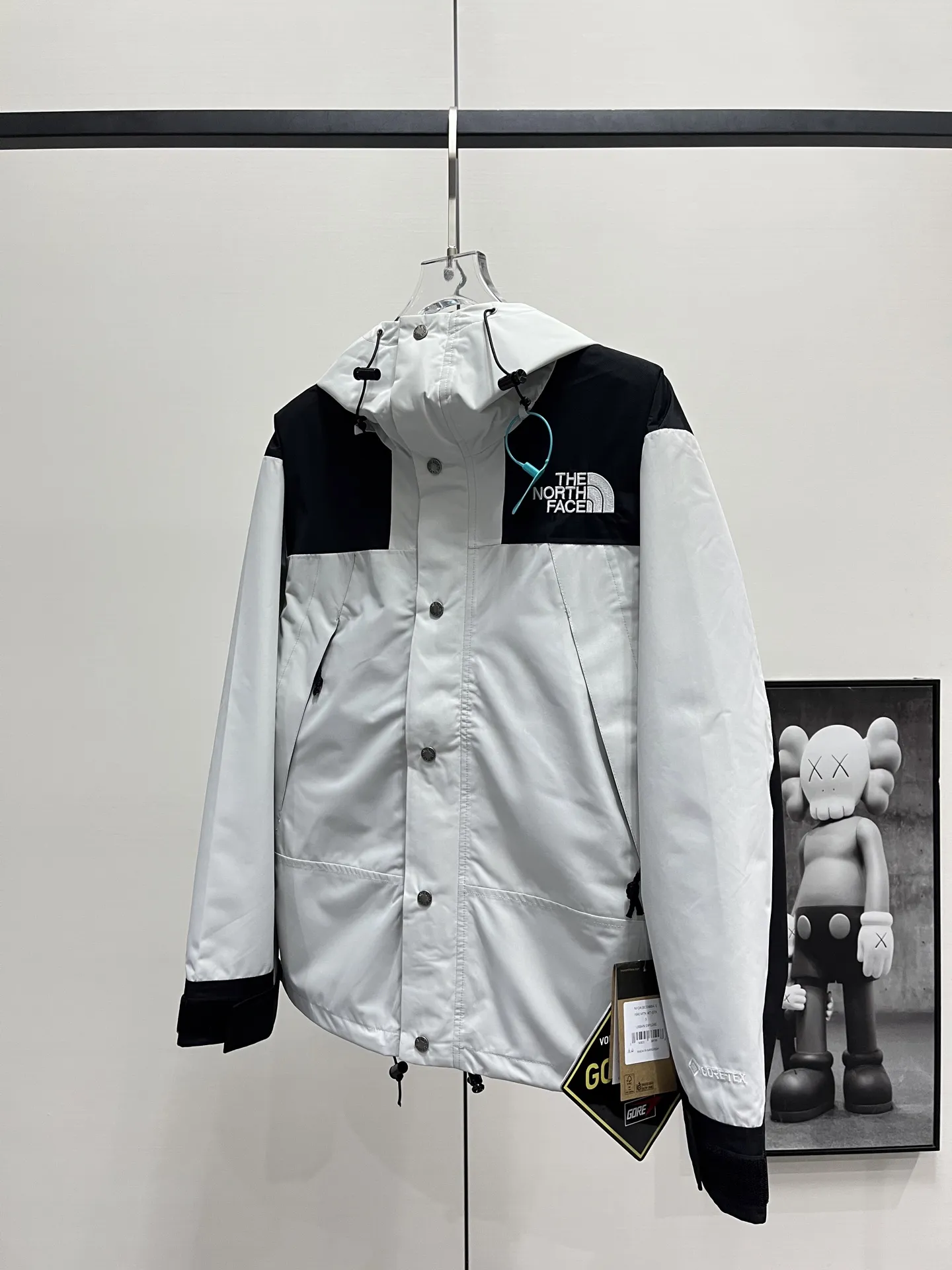 1990 Mountain Jacket GORE-TEX Shell D28020357 — view 2