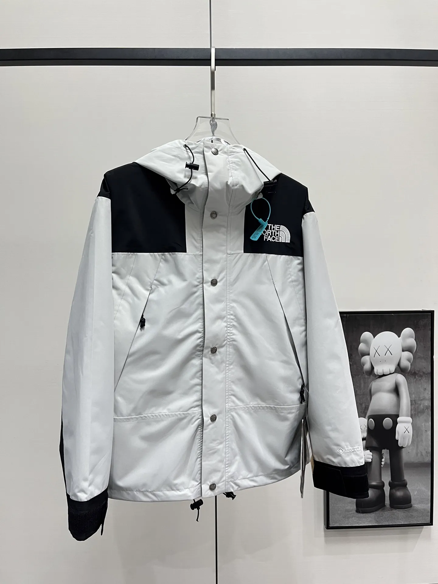 1990 Mountain Jacket GORE-TEX Shell D28020357 — view 4