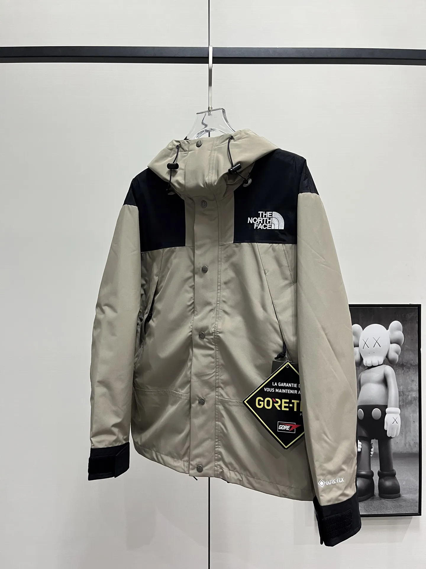 1990 Mountain Jacket GORE-TEX Shell D28020362 — view 2
