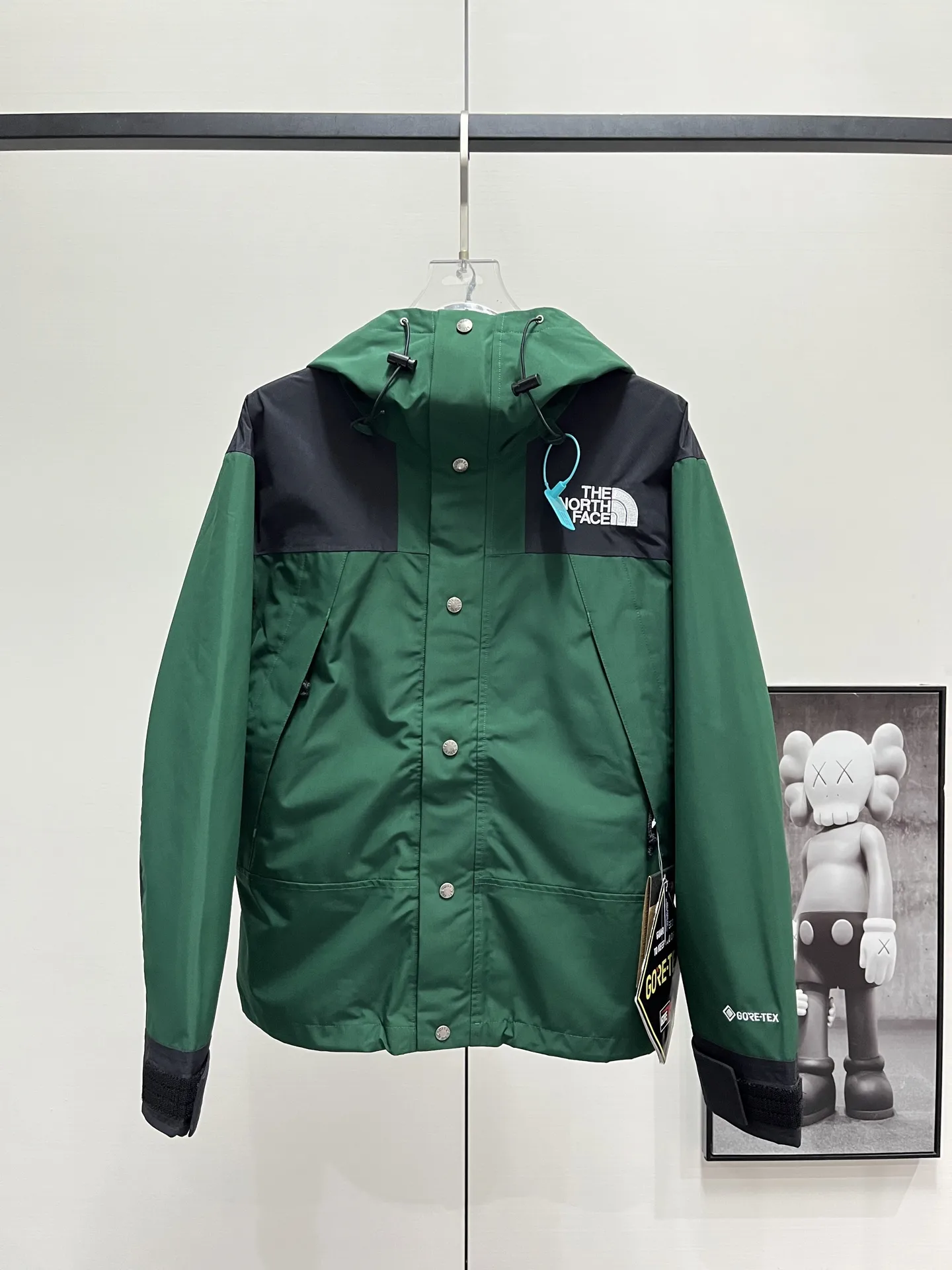 1990 Mountain Jacket GORE-TEX Shell D28020361