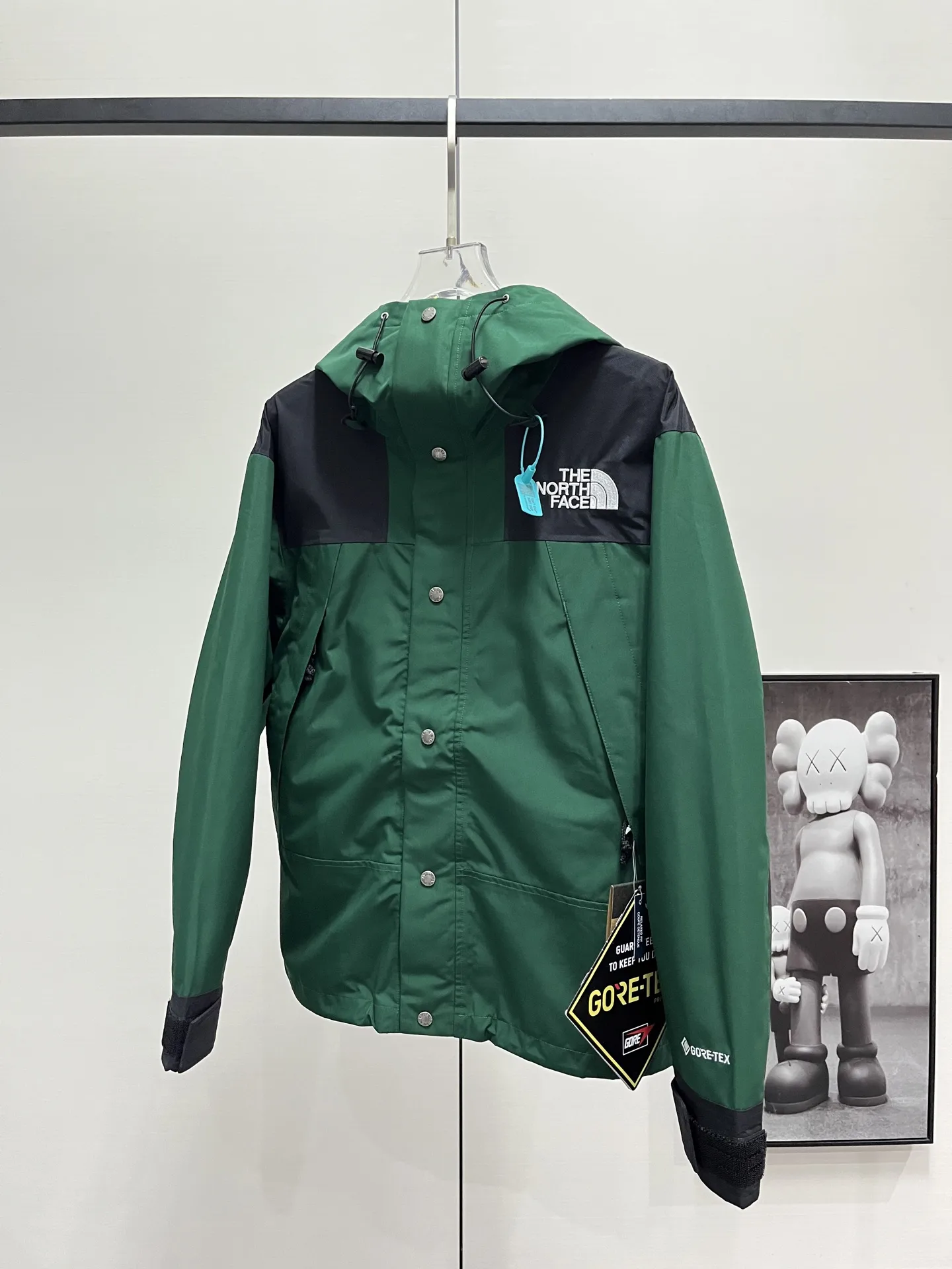 1990 Mountain Jacket GORE-TEX Shell D28020361 — view 2