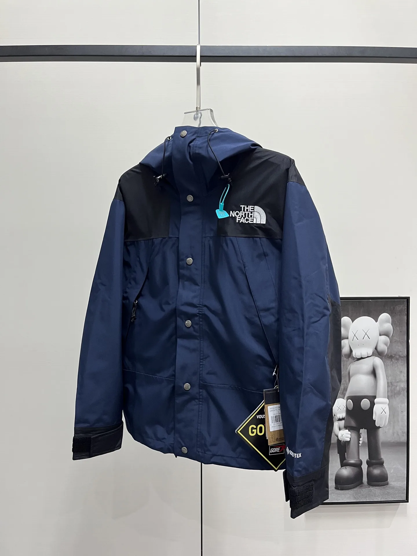 1990 Mountain Jacket Waterproof Shell D28020359 — view 2