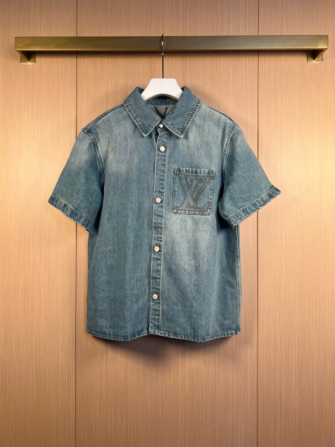 Embroidered Logo Short-Sleeve Denim Shirt D30020541