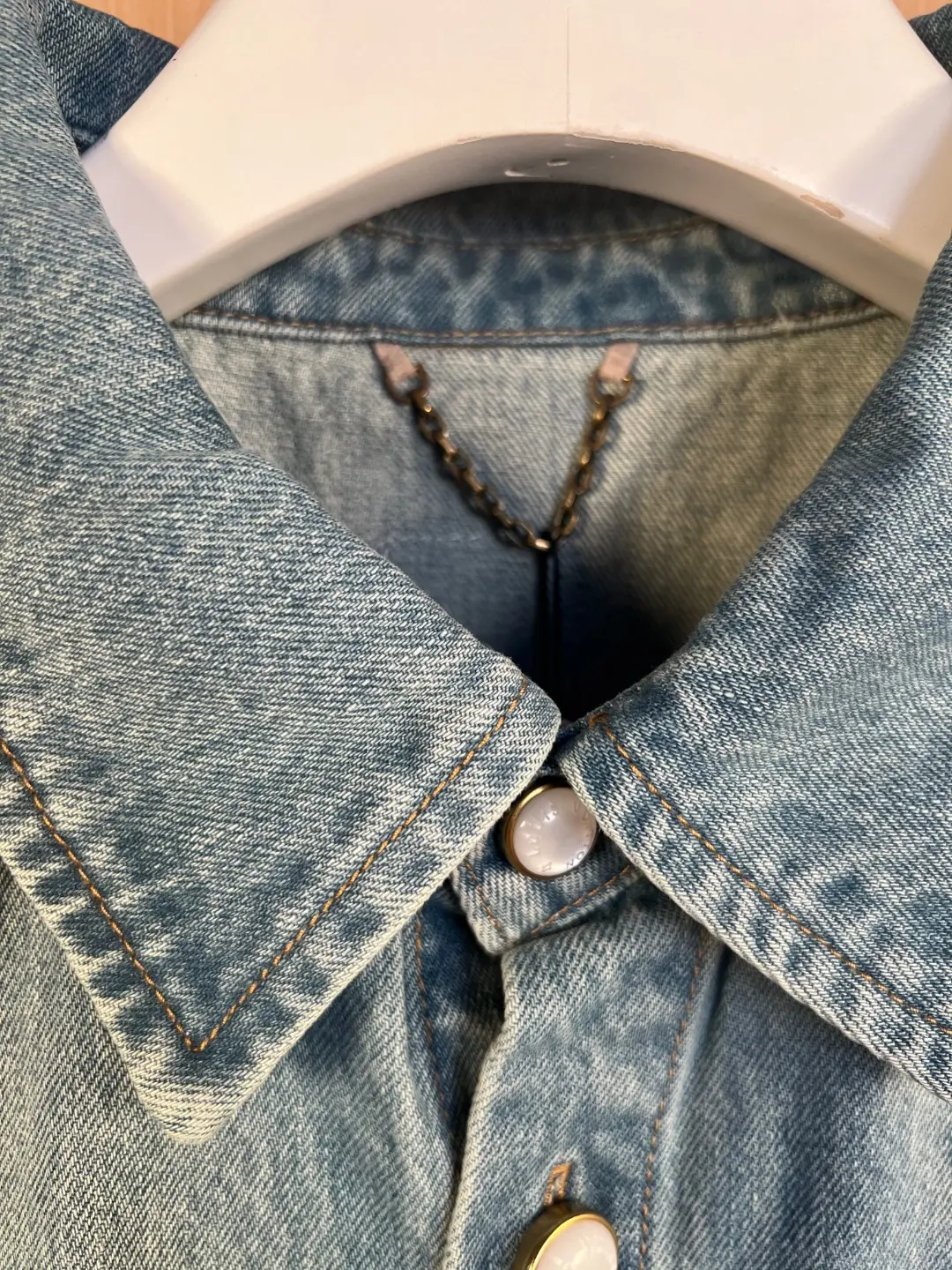 Embroidered Logo Short-Sleeve Denim Shirt D30020541 — view 2