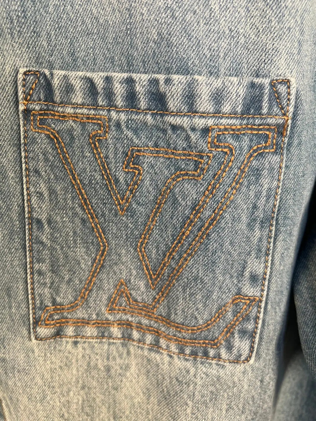 Embroidered Logo Short-Sleeve Denim Shirt D30020541 — view 4