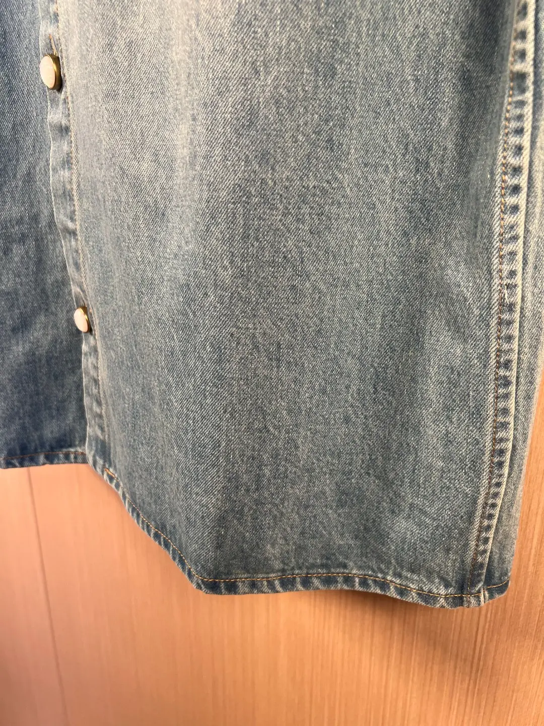 Embroidered Logo Short-Sleeve Denim Shirt D30020541 — view 6