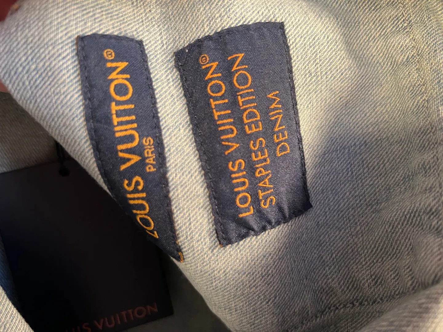 Embroidered Logo Short-Sleeve Denim Shirt D30020541 — view 8