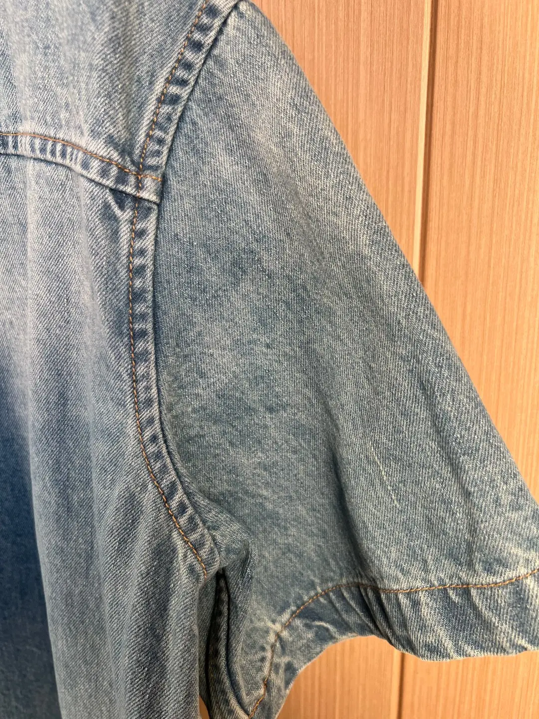 Embroidered Logo Short-Sleeve Denim Shirt D30020541 — view 11