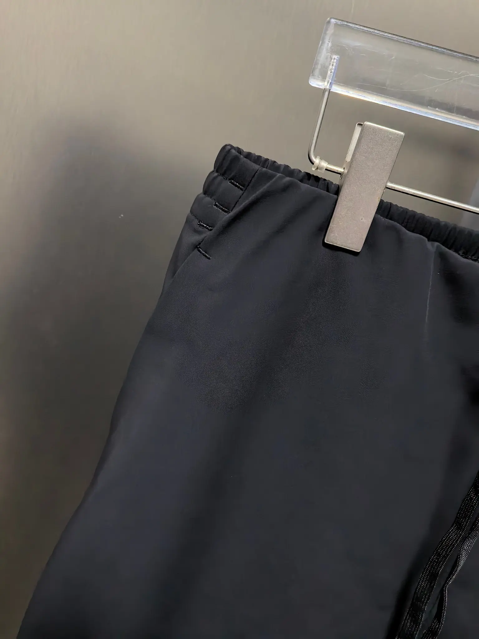 Descente Waterproof Fleece-Lined Softshell Trousers D31022101 — view 2
