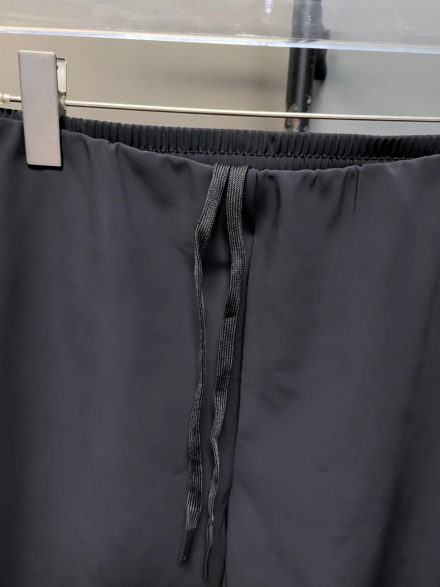 Descente Waterproof Fleece-Lined Softshell Trousers D31022101 — view 3