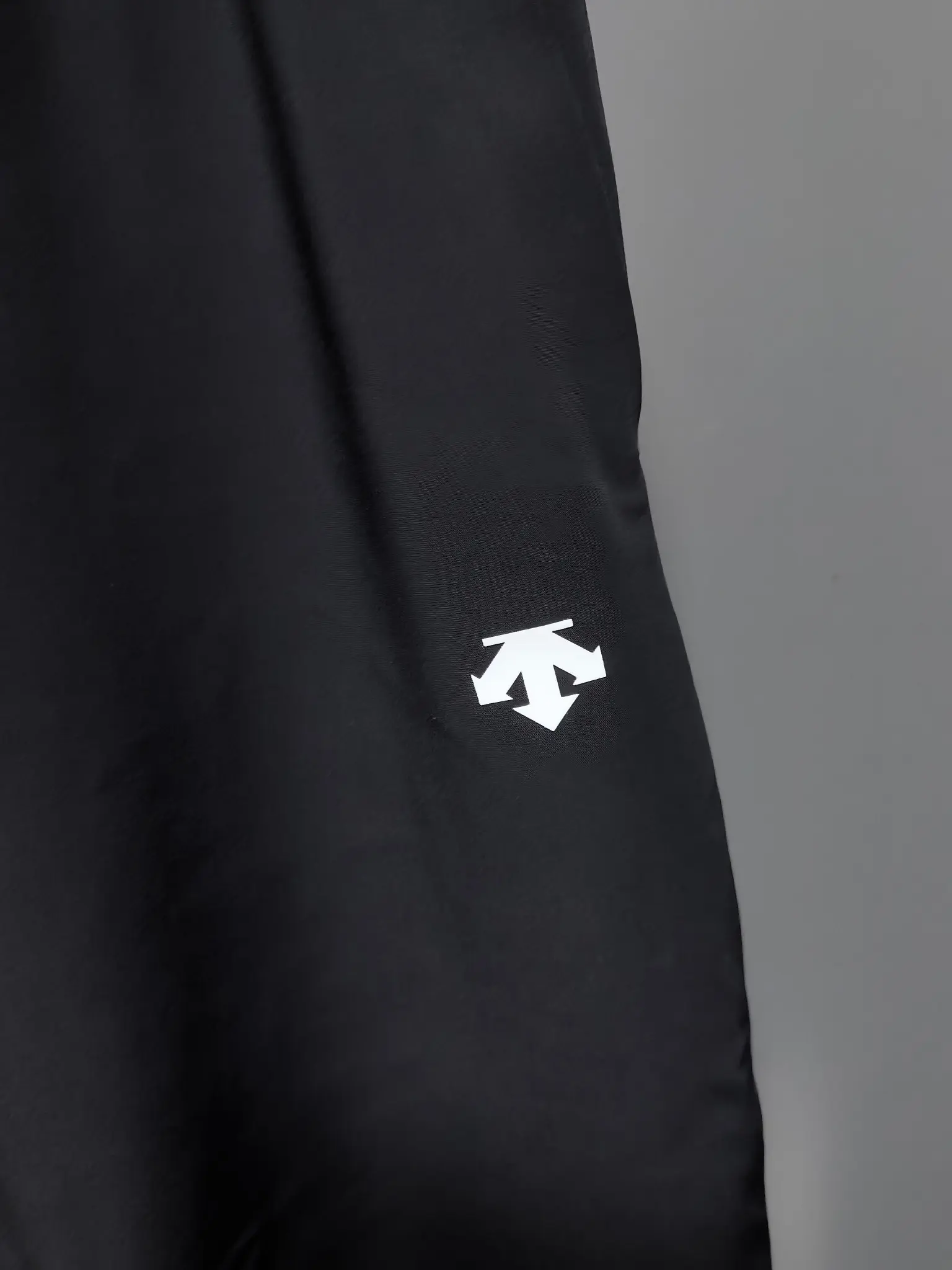 Descente Waterproof Fleece-Lined Softshell Trousers D31022101 — view 4