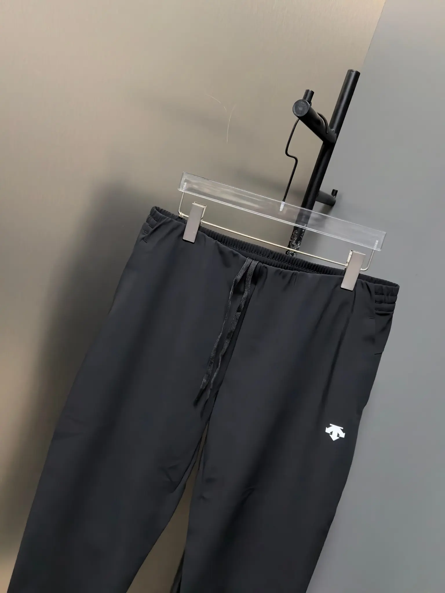 Descente Waterproof Fleece-Lined Softshell Trousers D31022101 — view 6