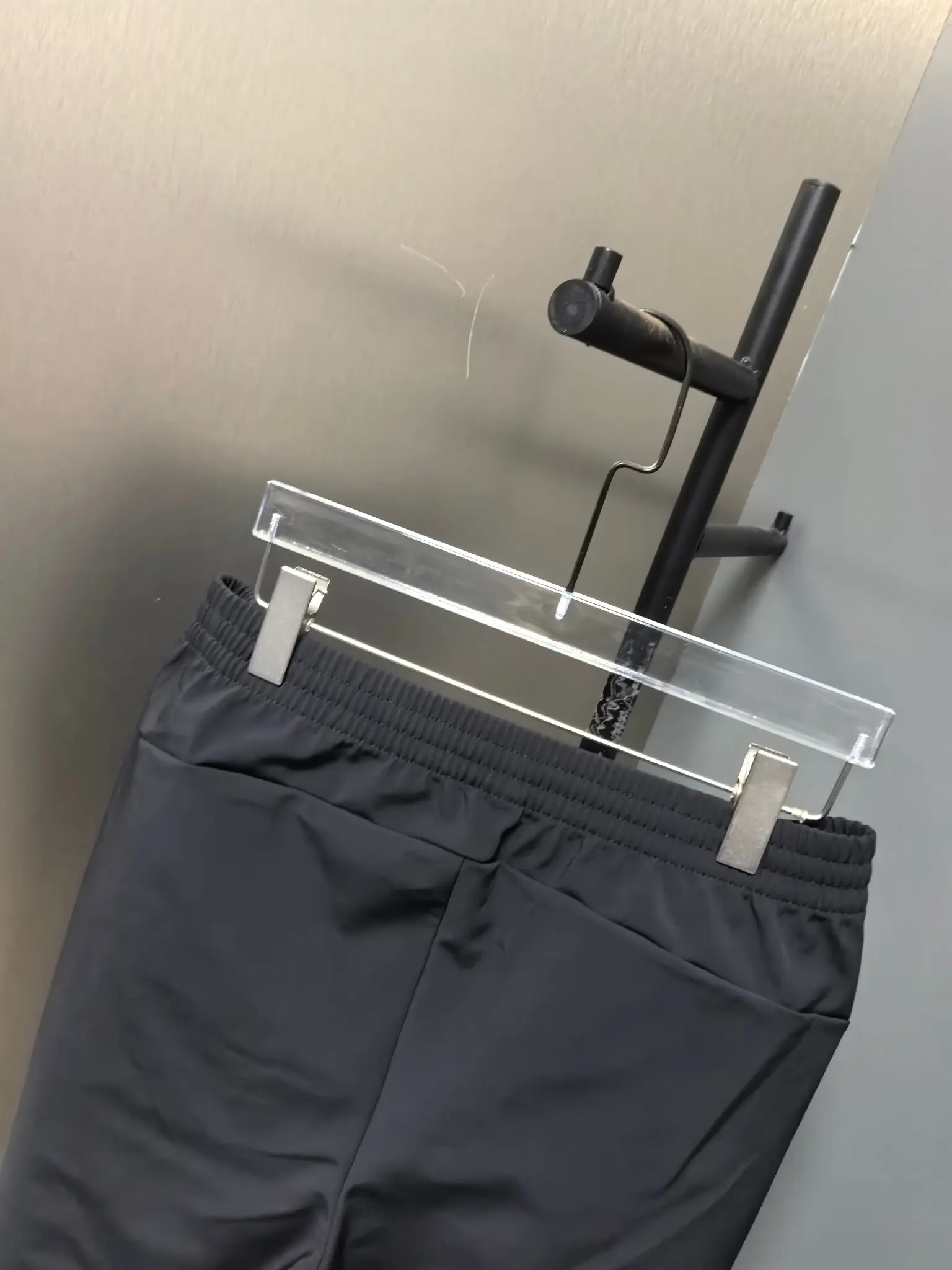 Descente Waterproof Fleece-Lined Softshell Trousers D31022101 — view 7