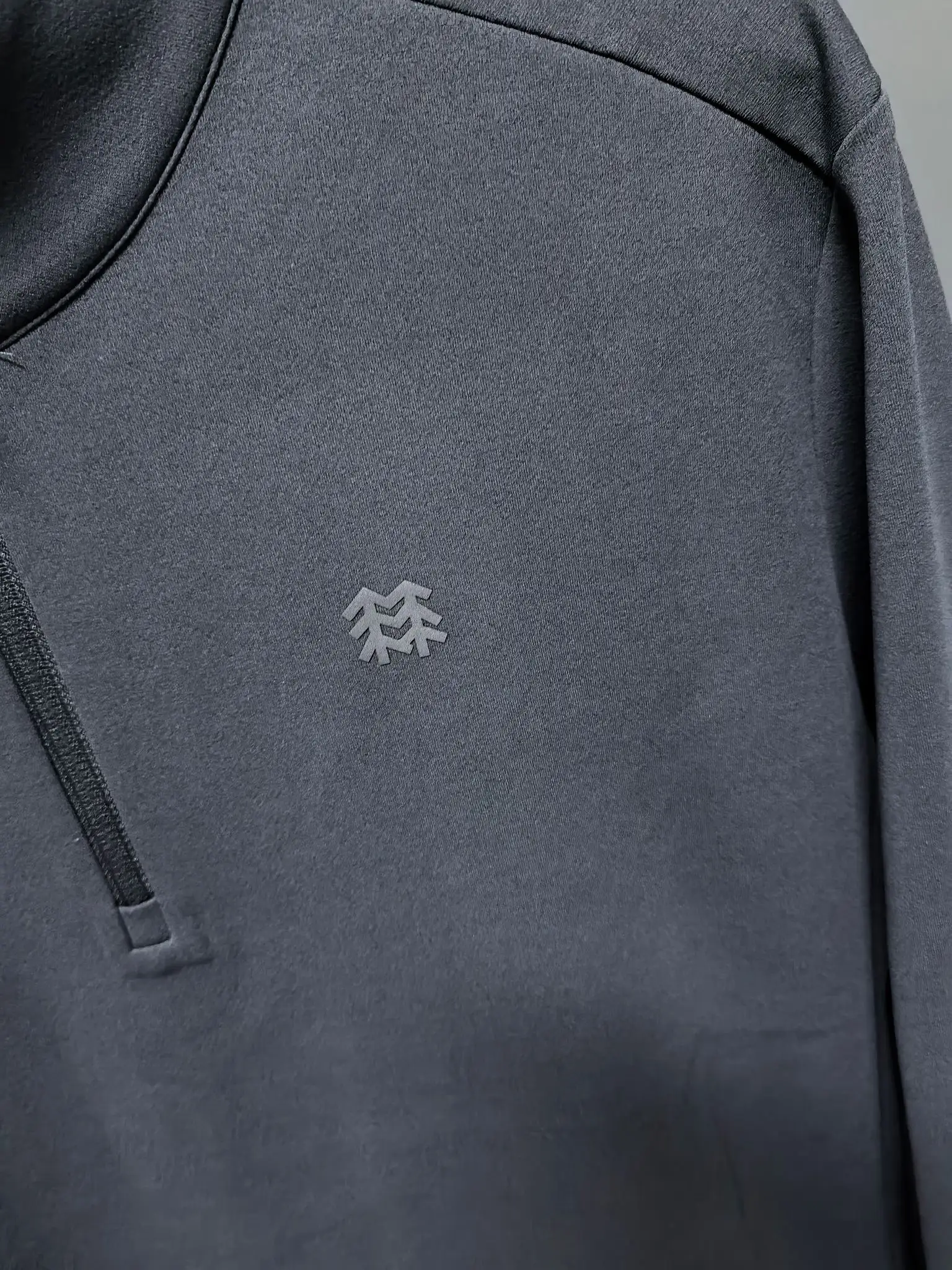 Quarter-Zip Long-Sleeve Cotton Top D31022067 — view 3