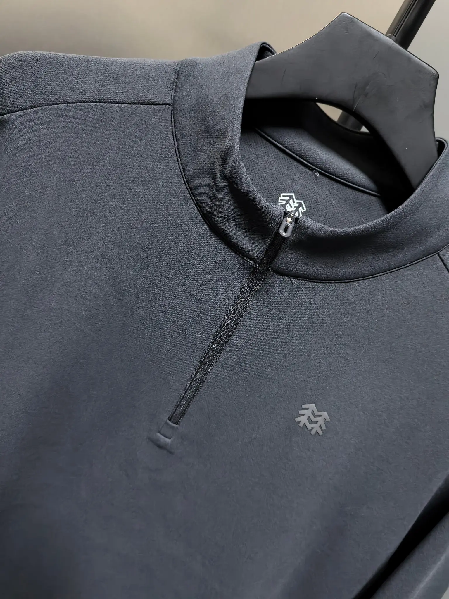 Quarter-Zip Long-Sleeve Cotton Top D31022067 — view 4