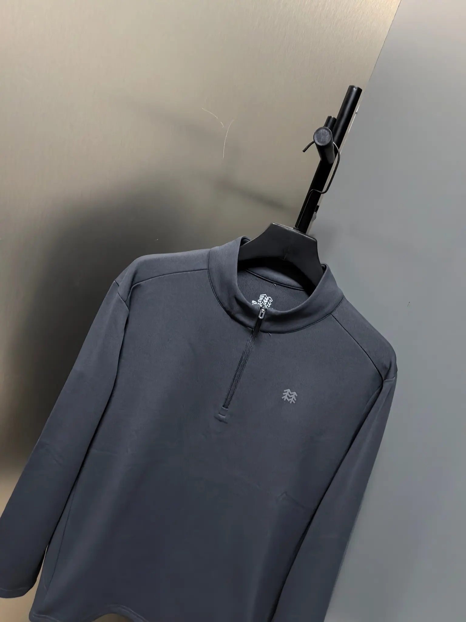 Quarter-Zip Long-Sleeve Cotton Top D31022067 — view 6