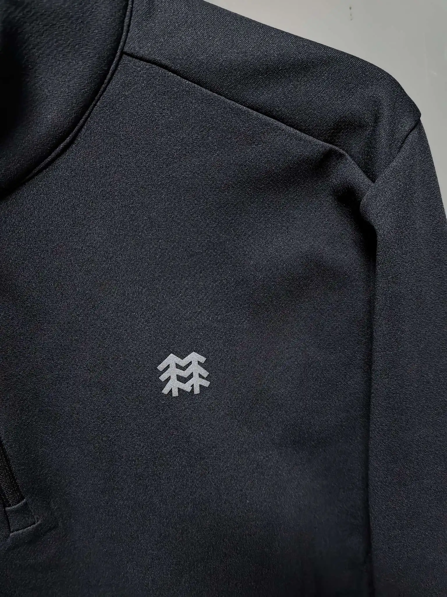 Half-Zip Long-Sleeve Performance Top D31022065 — view 3