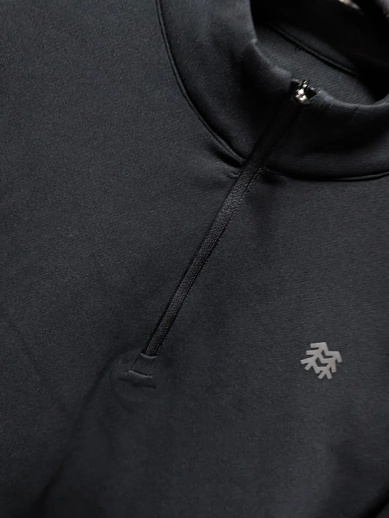 Half-Zip Long-Sleeve Performance Top D31022065 — view 4