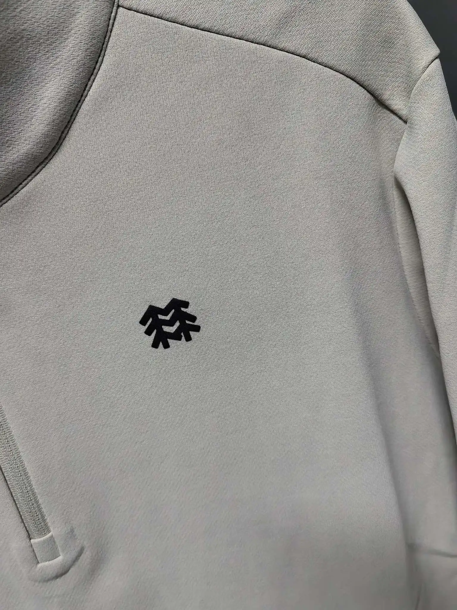 Logo-Embossed Half-Zip Long-Sleeve Top D31022066 — view 3