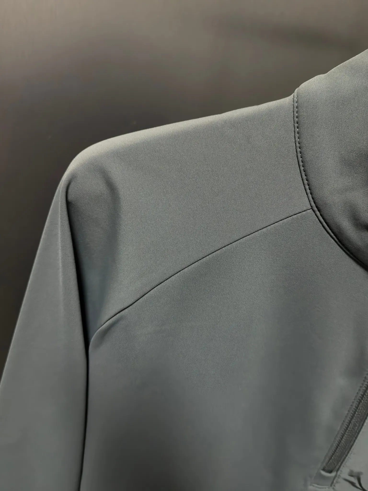 Half-Zip Long-Sleeve Performance Top D31022074 — view 2