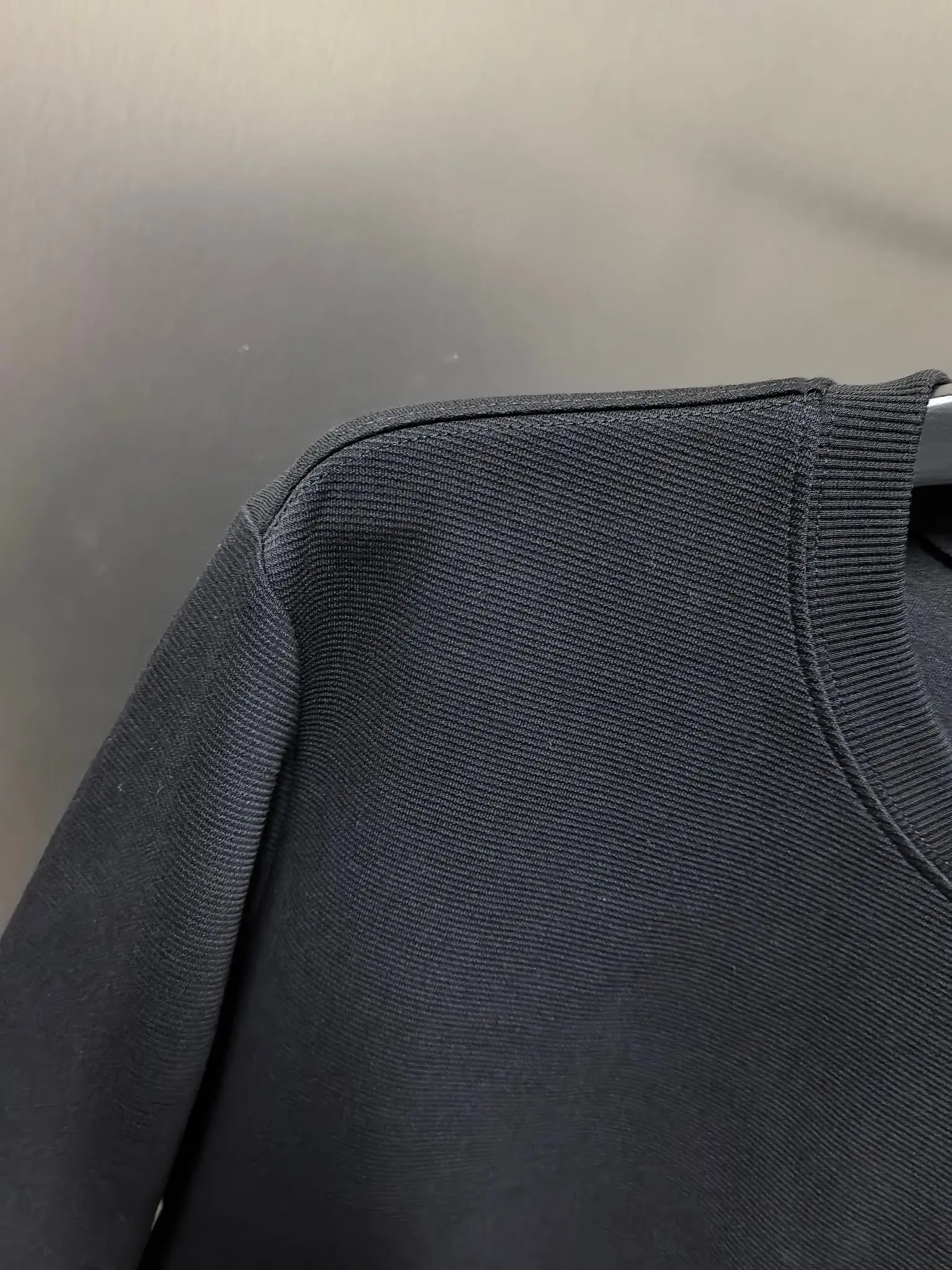 Logo-Print Crew-Neck Sweatshirt D31022085 — view 2