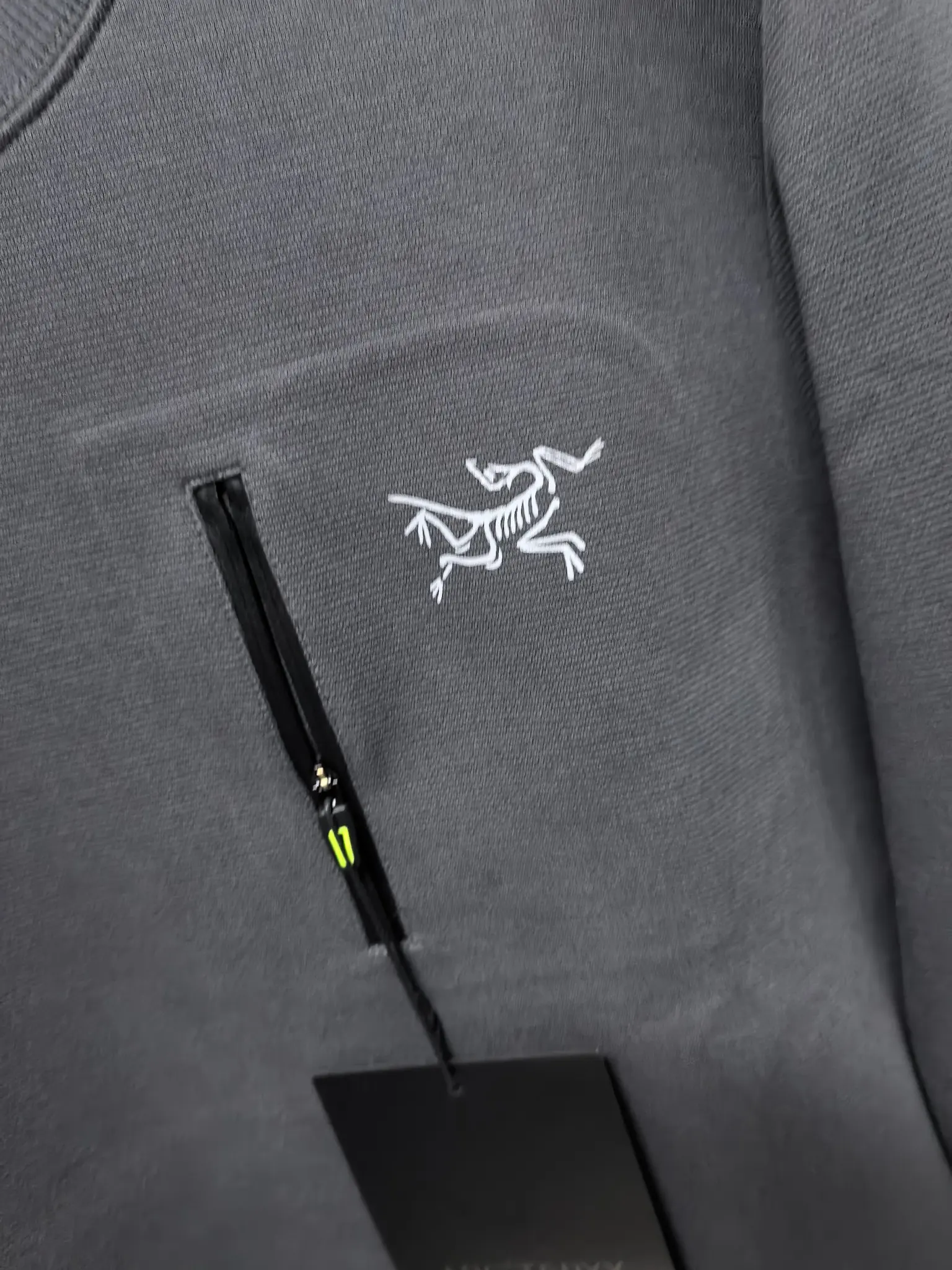 Logo-Embroidered Zip-Pocket Sweatshirt D31022083 — view 3