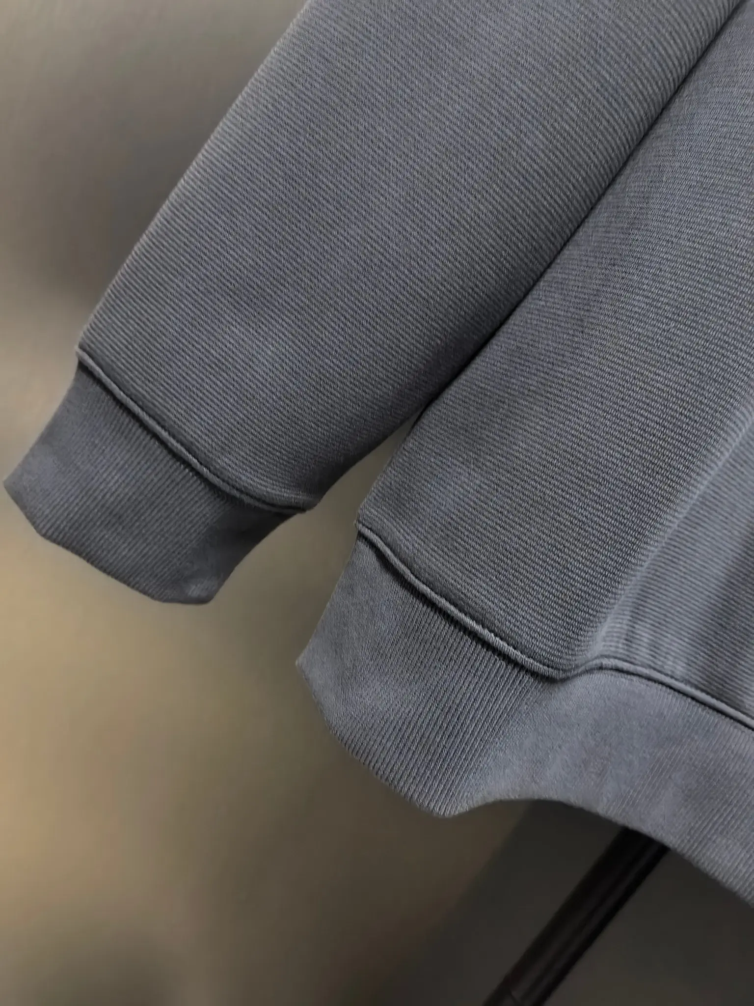 Logo-Embroidered Zip-Pocket Sweatshirt D31022083 — view 5