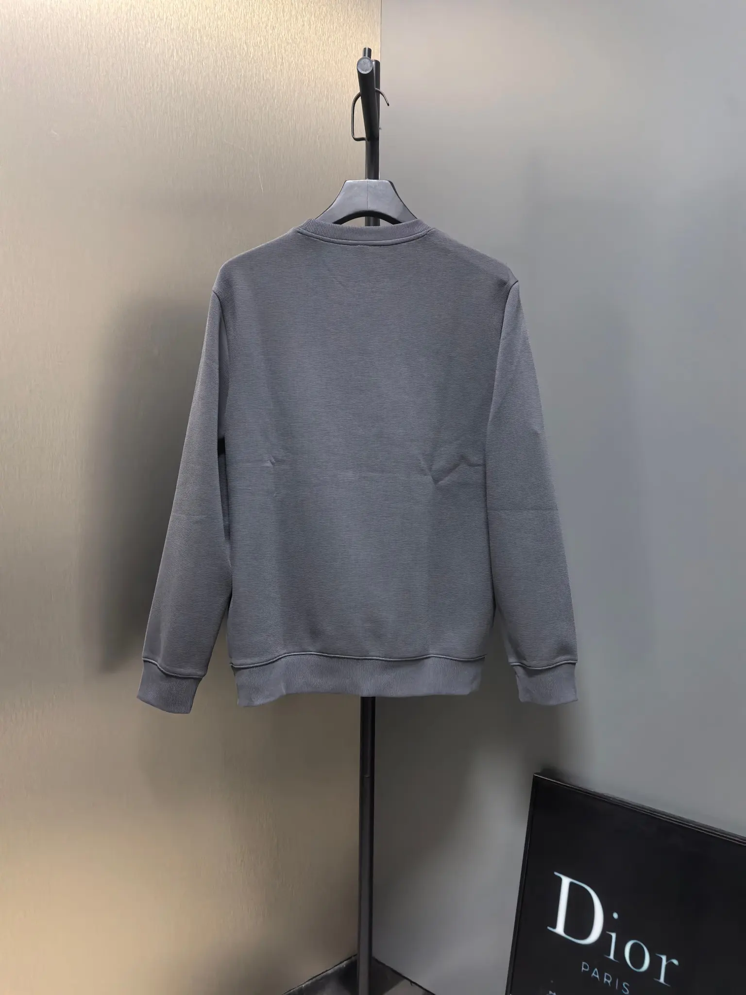 Logo-Embroidered Zip-Pocket Sweatshirt D31022083 — view 7