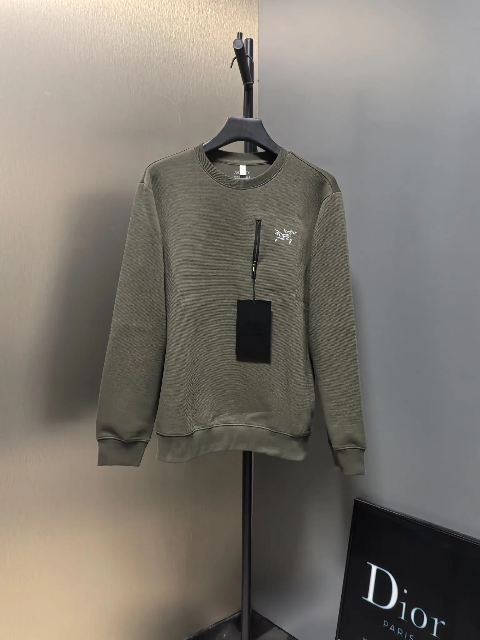 Logo-Embroidered Crew-Neck Sweatshirt D31022084