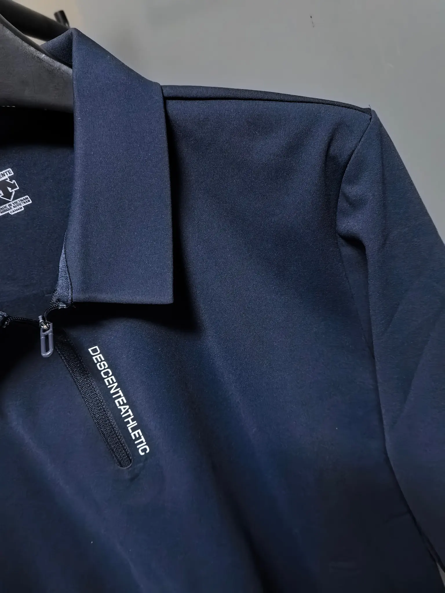 Long-Sleeve Half-Zip Polo Shirt D31022082 — view 2