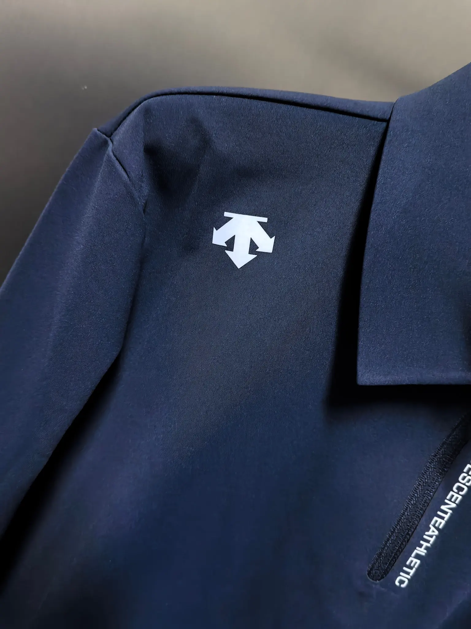 Long-Sleeve Half-Zip Polo Shirt D31022082 — view 3