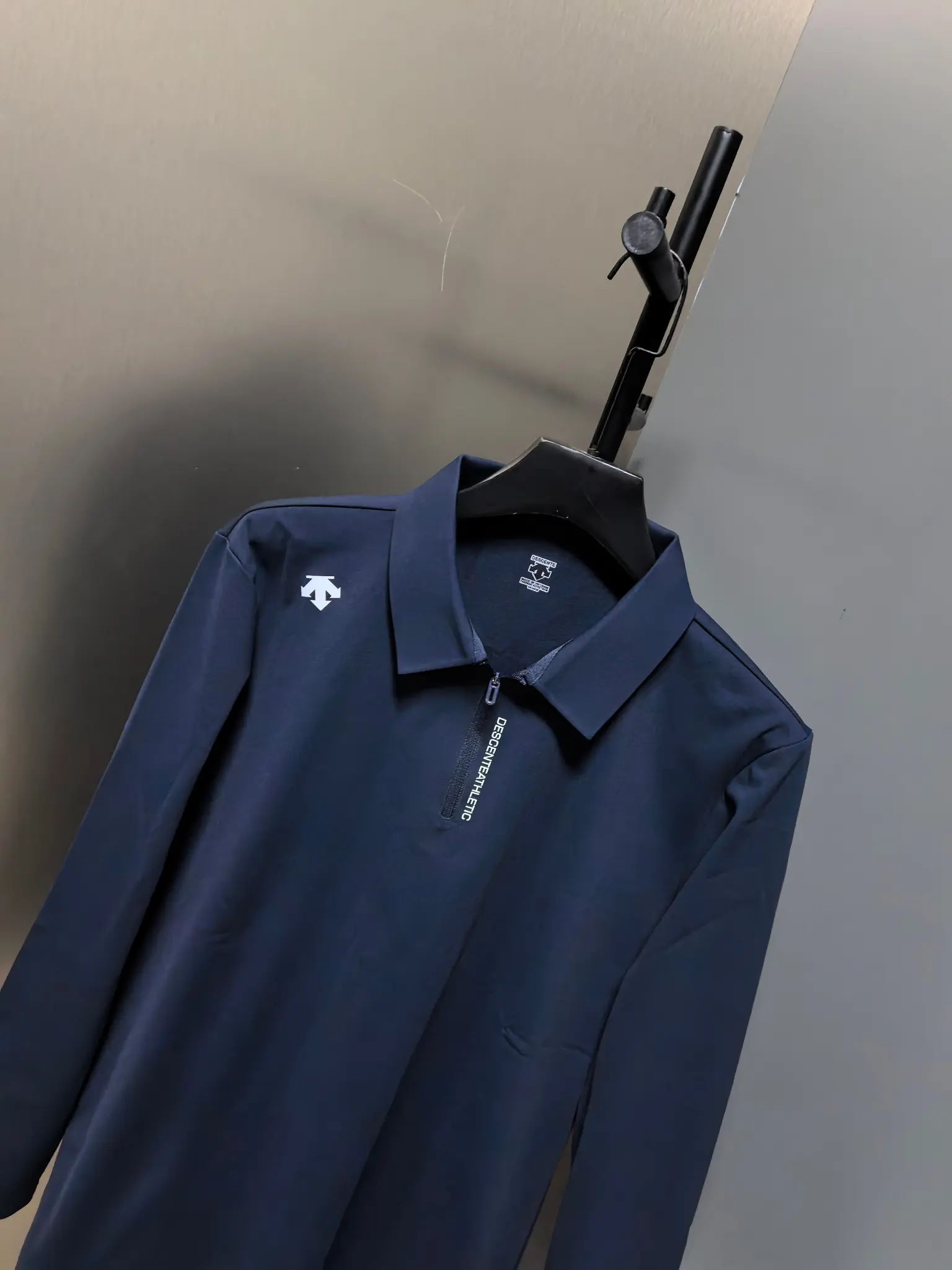 Long-Sleeve Half-Zip Polo Shirt D31022082 — view 6