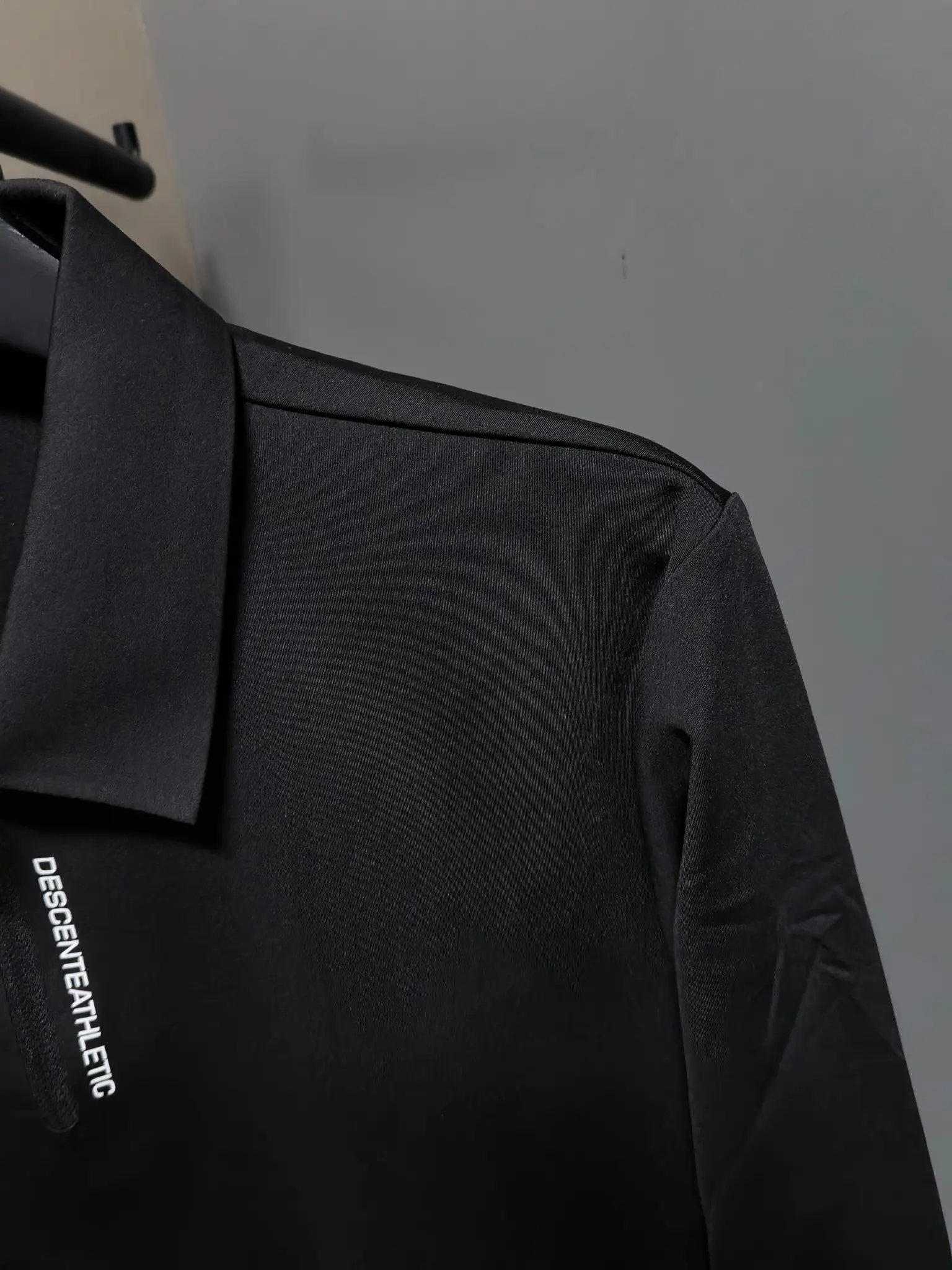 Long-Sleeved Half-Zip Polo Shirt D31022080 — view 2