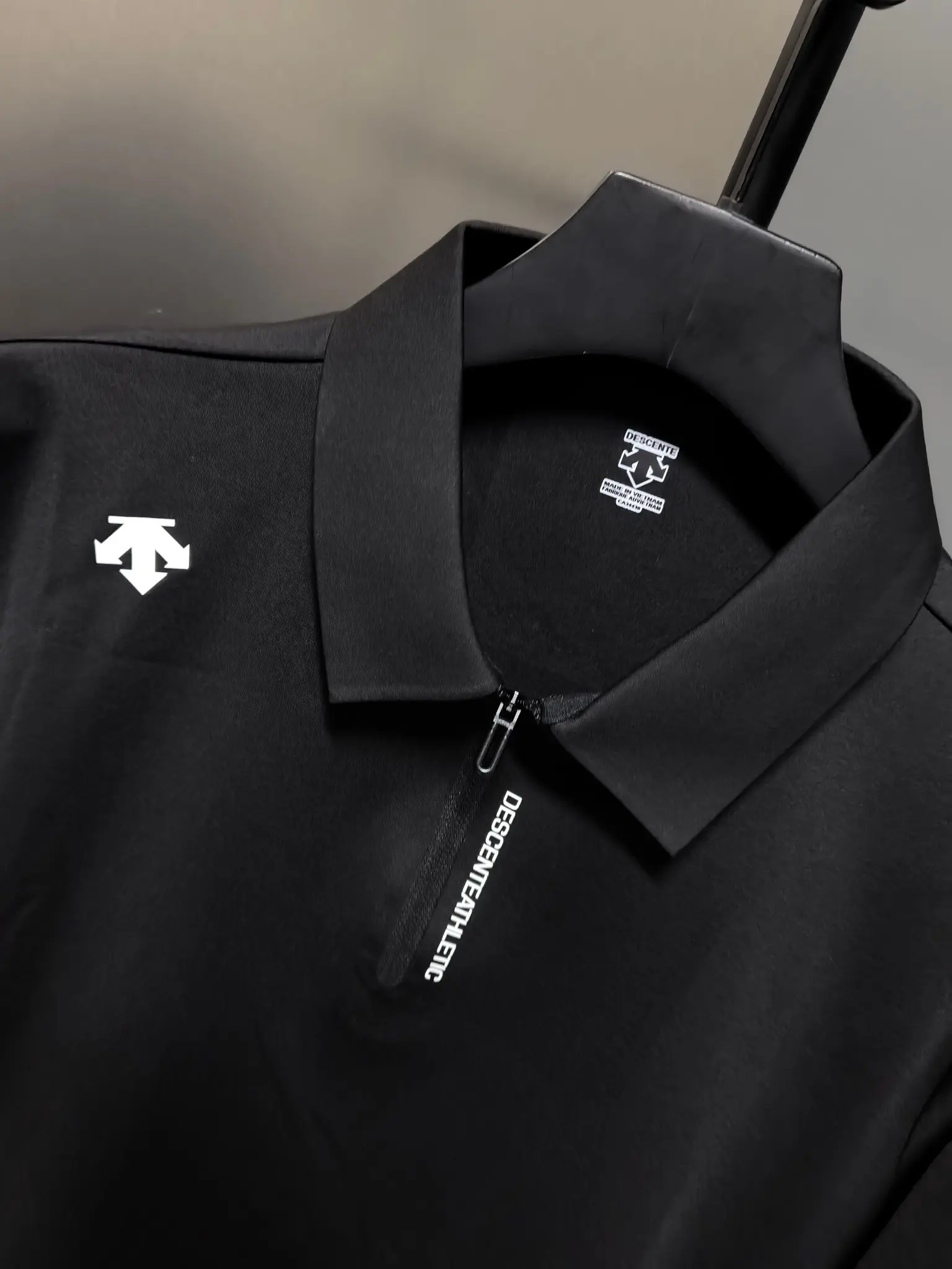 Long-Sleeved Half-Zip Polo Shirt D31022080 — view 6