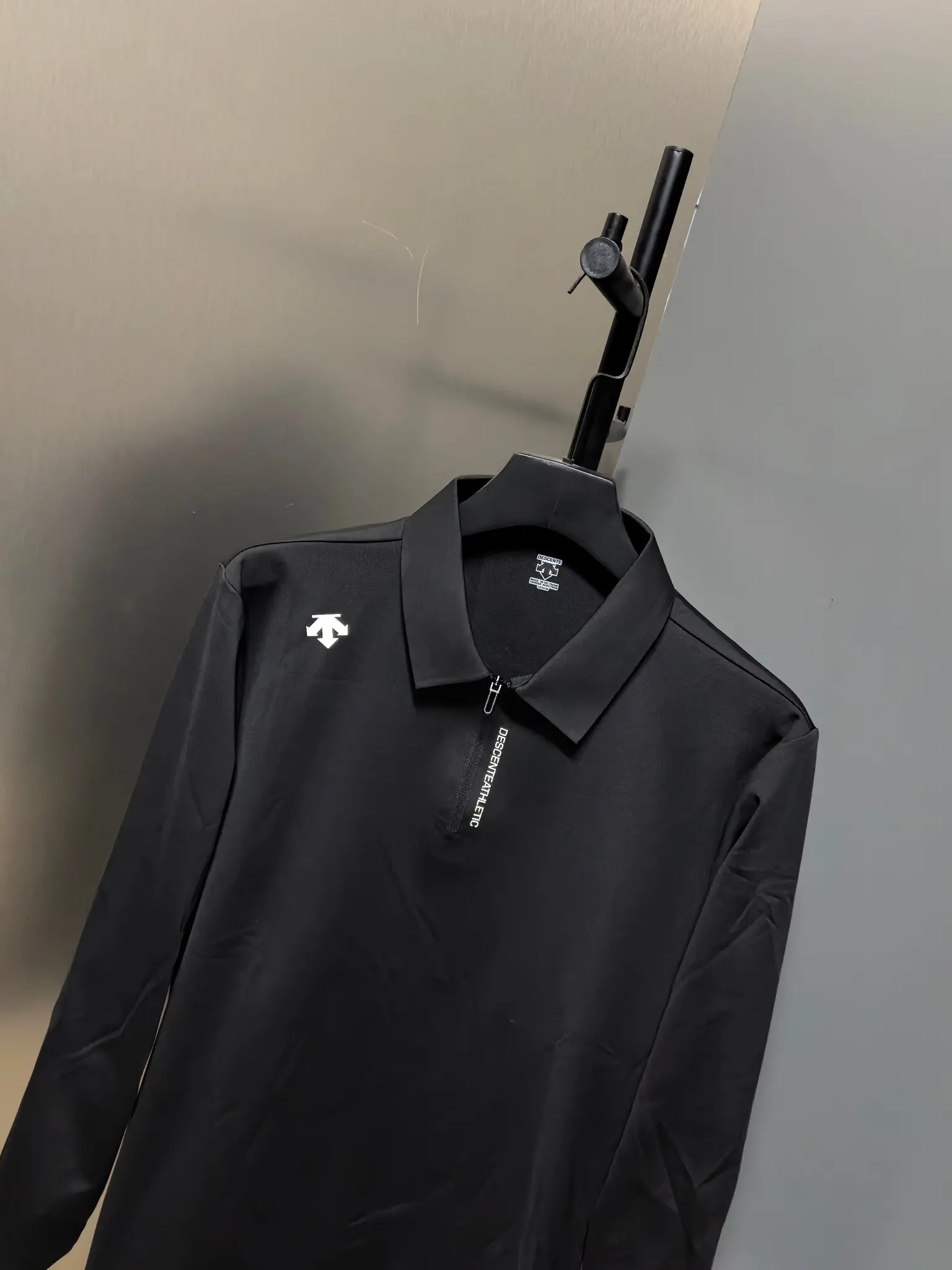 Long-Sleeved Half-Zip Polo Shirt D31022080 — view 7