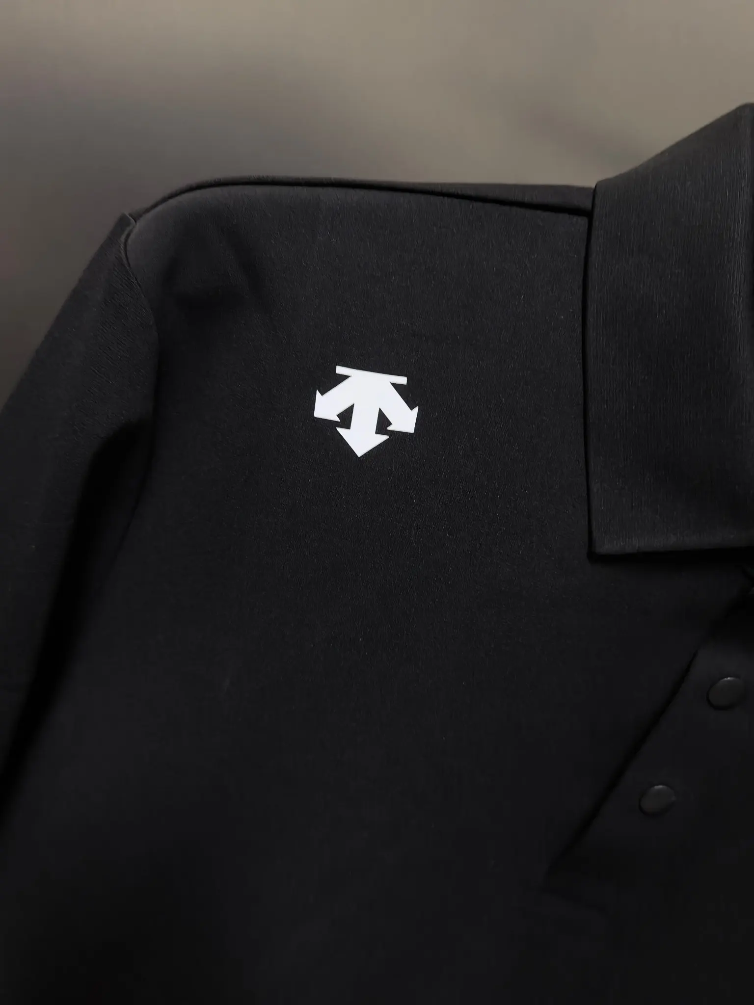 Long-Sleeve Performance Polo Shirt D31022076 — view 3