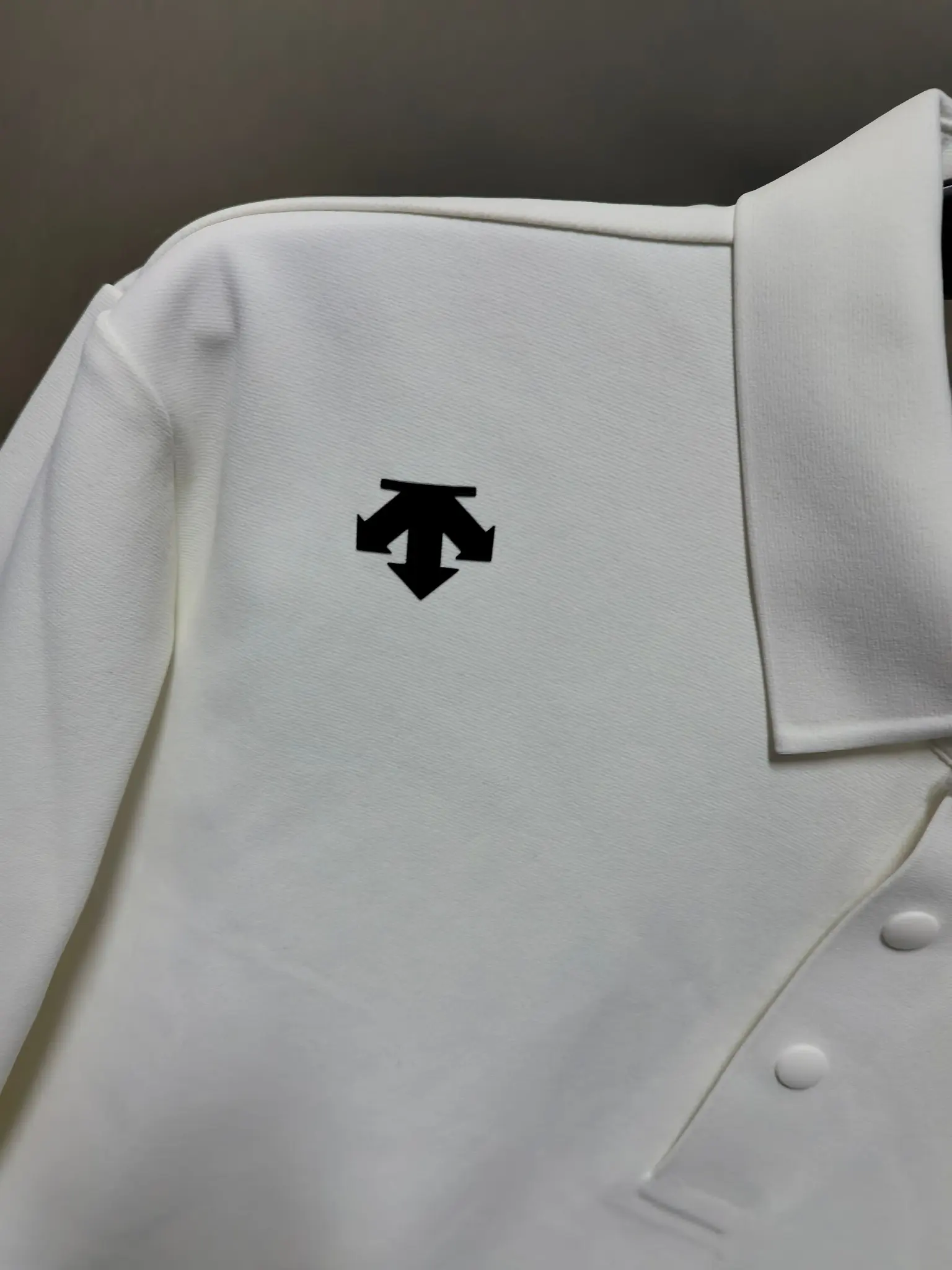 Long-Sleeve Performance Polo Shirt D31022077 — view 3