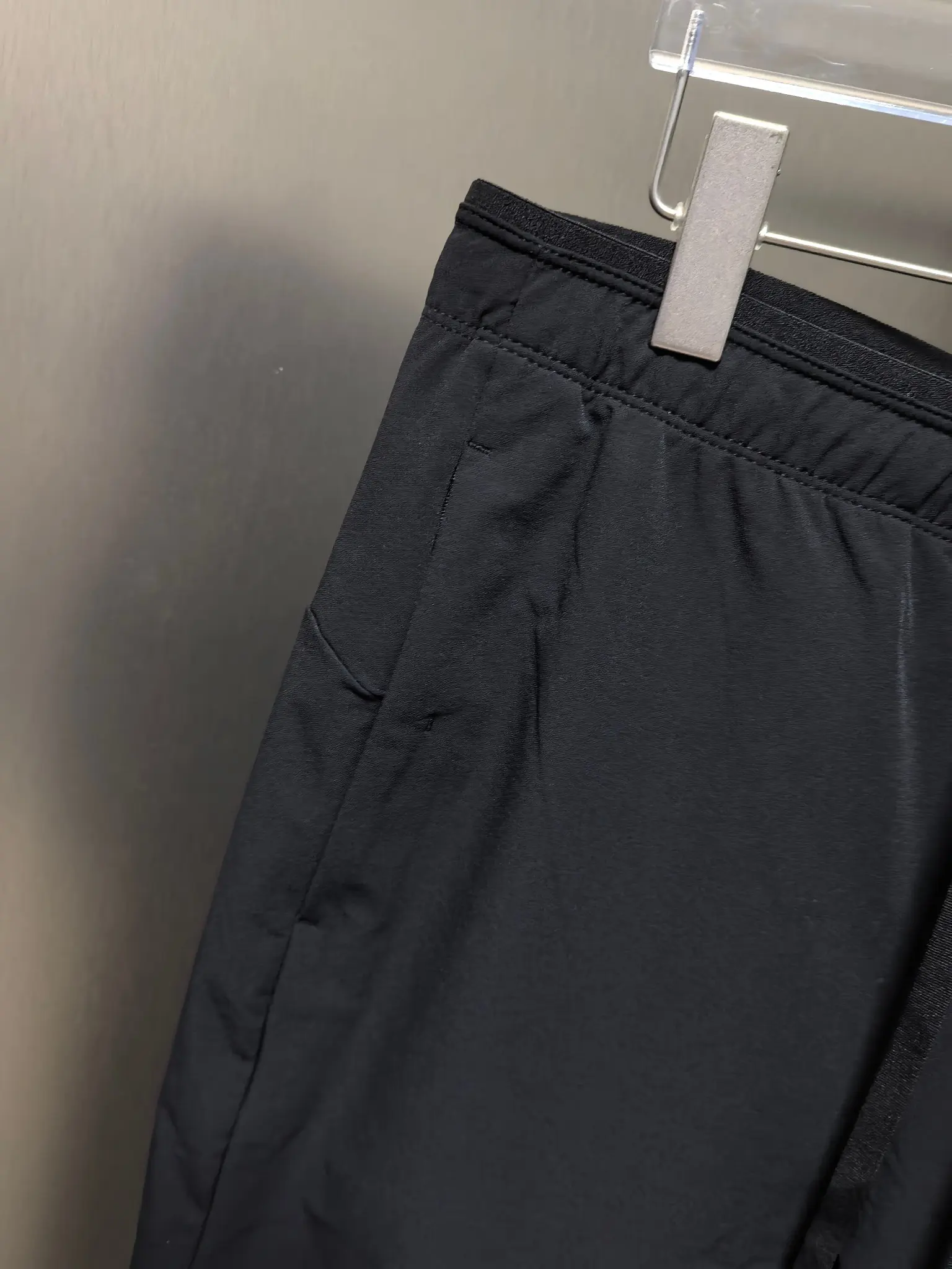 Descente Men's Outdoor Performance Trousers D31022112 — view 2